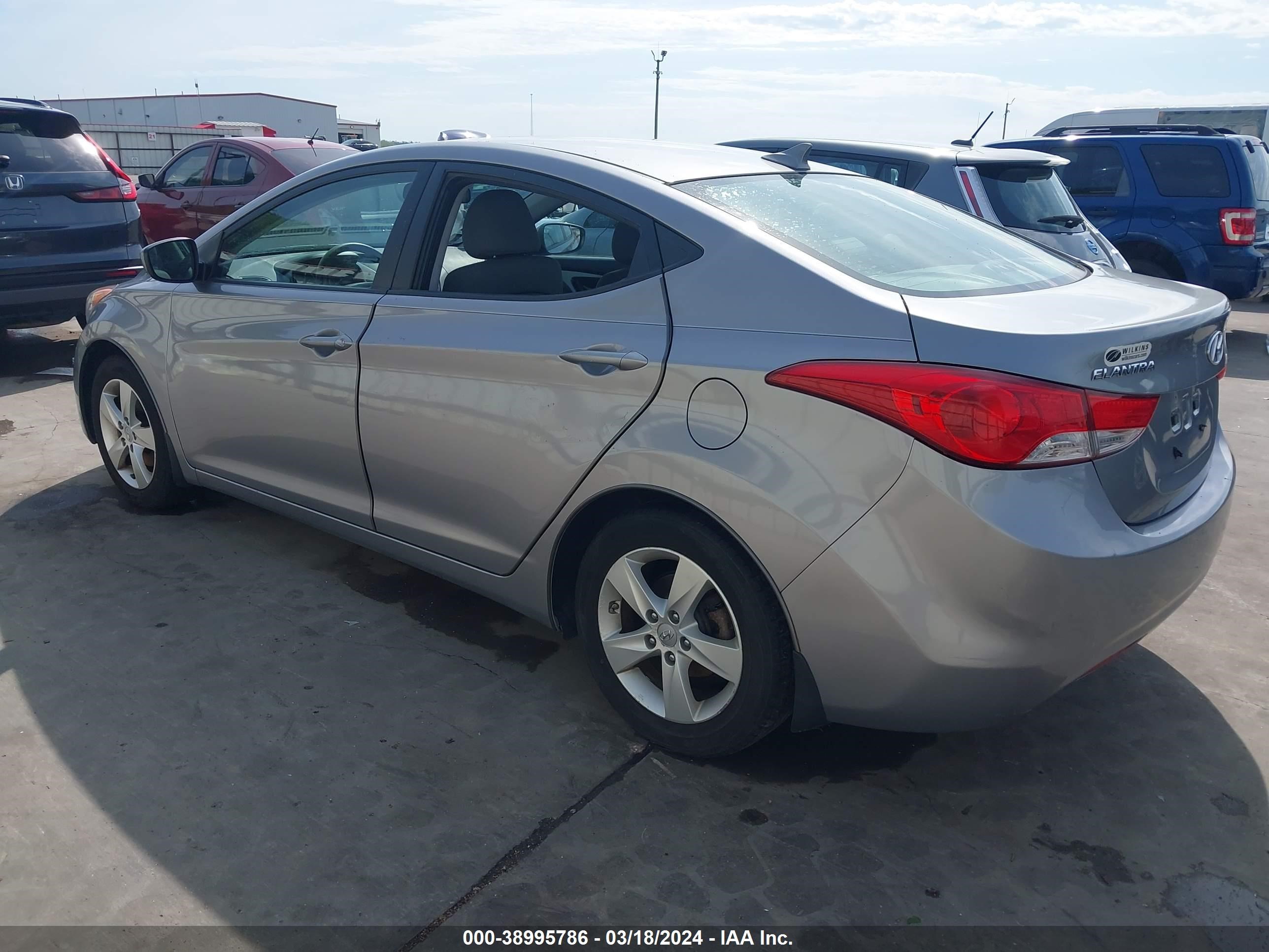 Photo 2 VIN: KMHDH4AE4DU966230 - HYUNDAI ELANTRA 