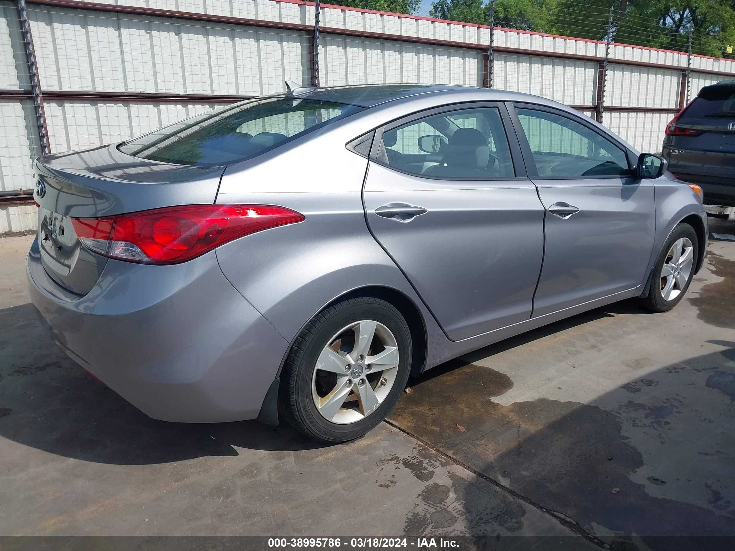 Photo 3 VIN: KMHDH4AE4DU966230 - HYUNDAI ELANTRA 