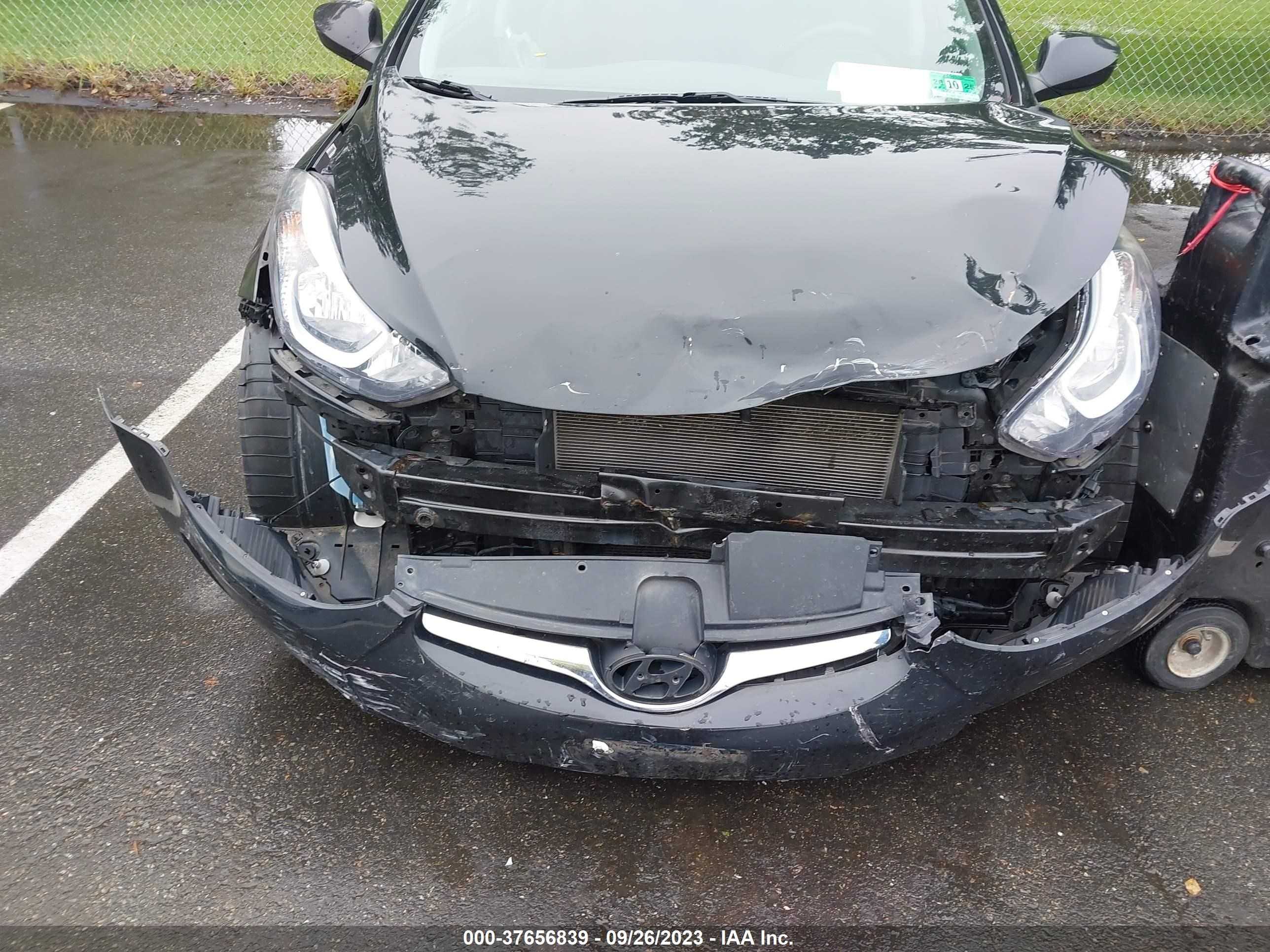 Photo 5 VIN: KMHDH4AE4FU263696 - HYUNDAI ELANTRA 