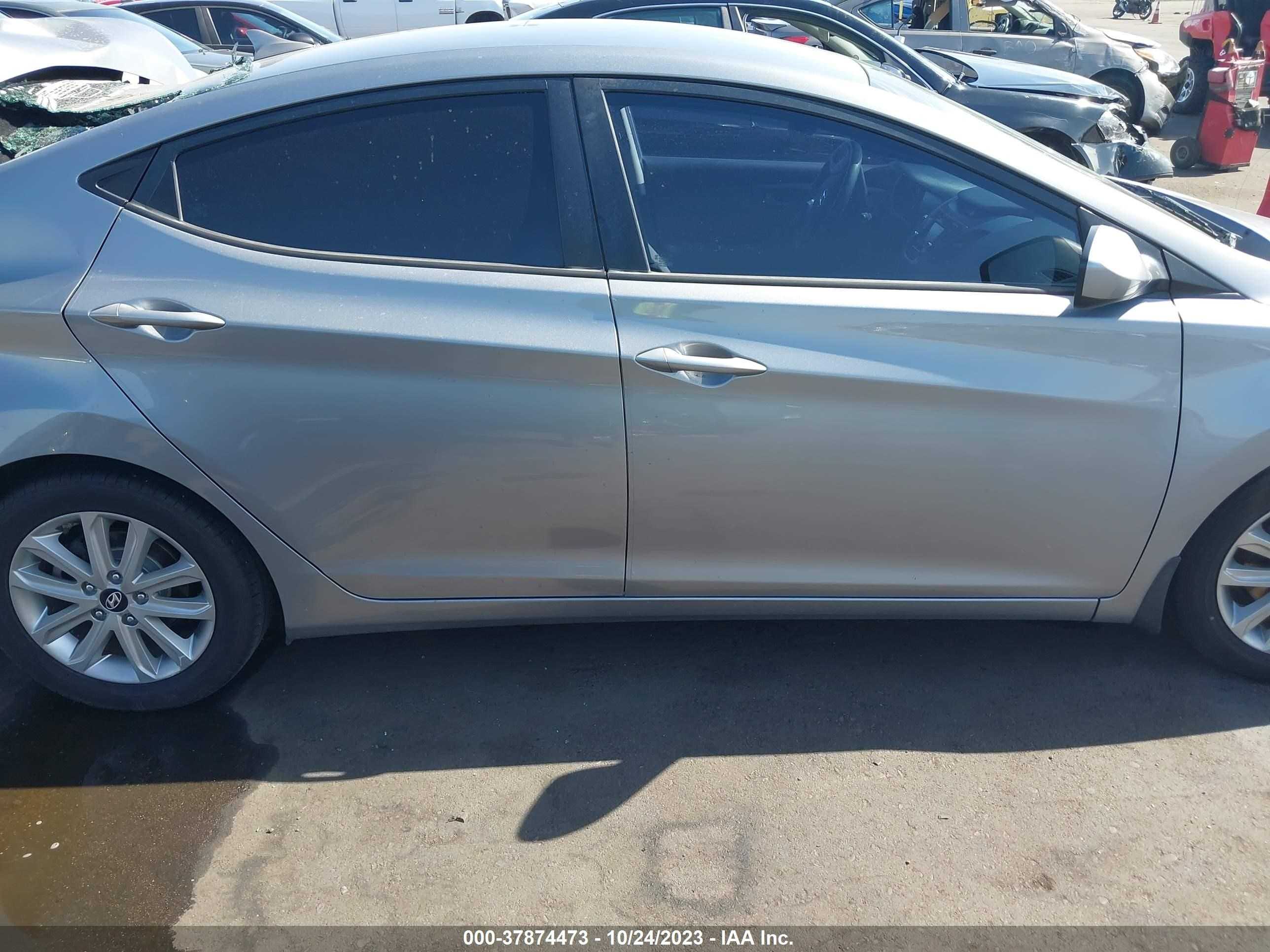 Photo 13 VIN: KMHDH4AE4FU354113 - HYUNDAI ELANTRA 