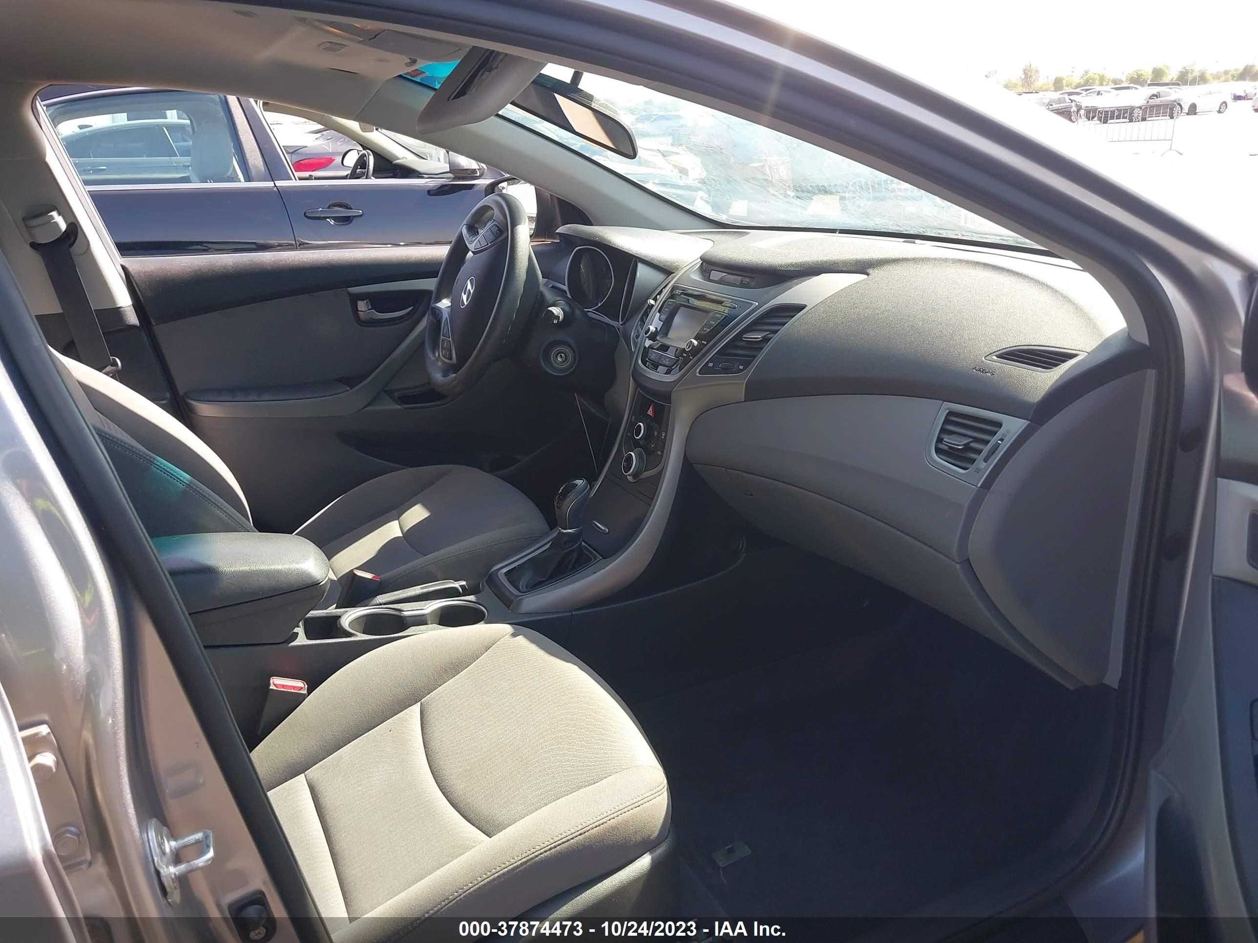 Photo 4 VIN: KMHDH4AE4FU354113 - HYUNDAI ELANTRA 