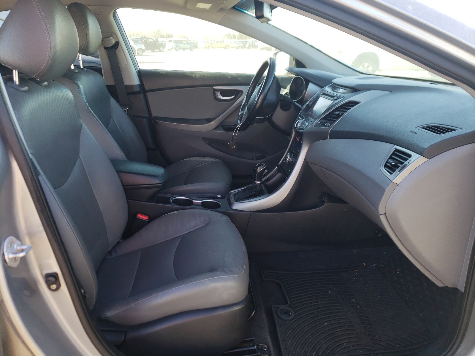 Photo 4 VIN: KMHDH4AE4FU452719 - HYUNDAI ELANTRA SE 