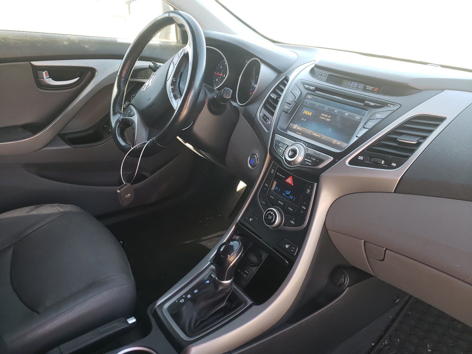 Photo 8 VIN: KMHDH4AE4FU452719 - HYUNDAI ELANTRA SE 