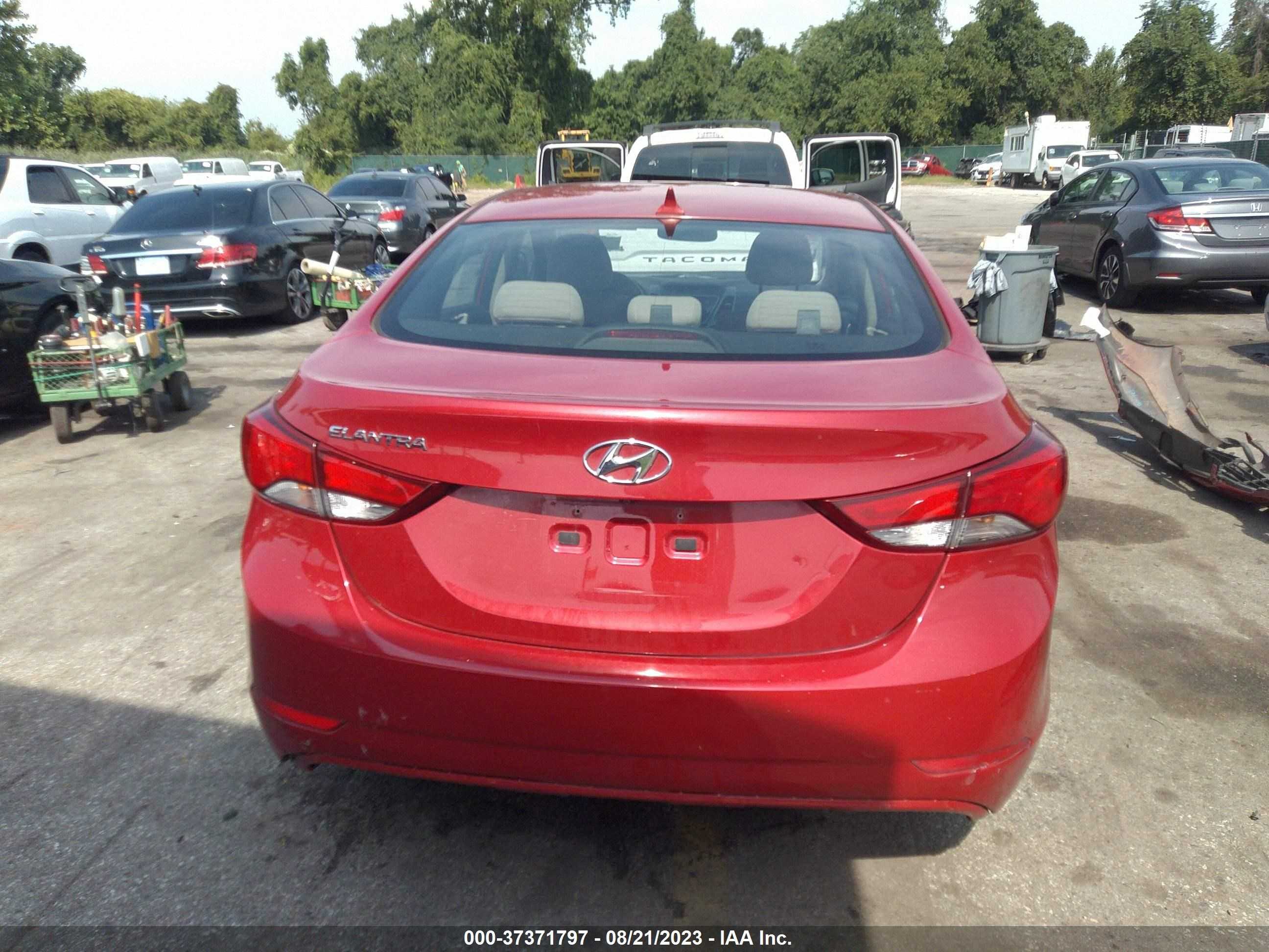 Photo 16 VIN: KMHDH4AE4FU452896 - HYUNDAI ELANTRA 