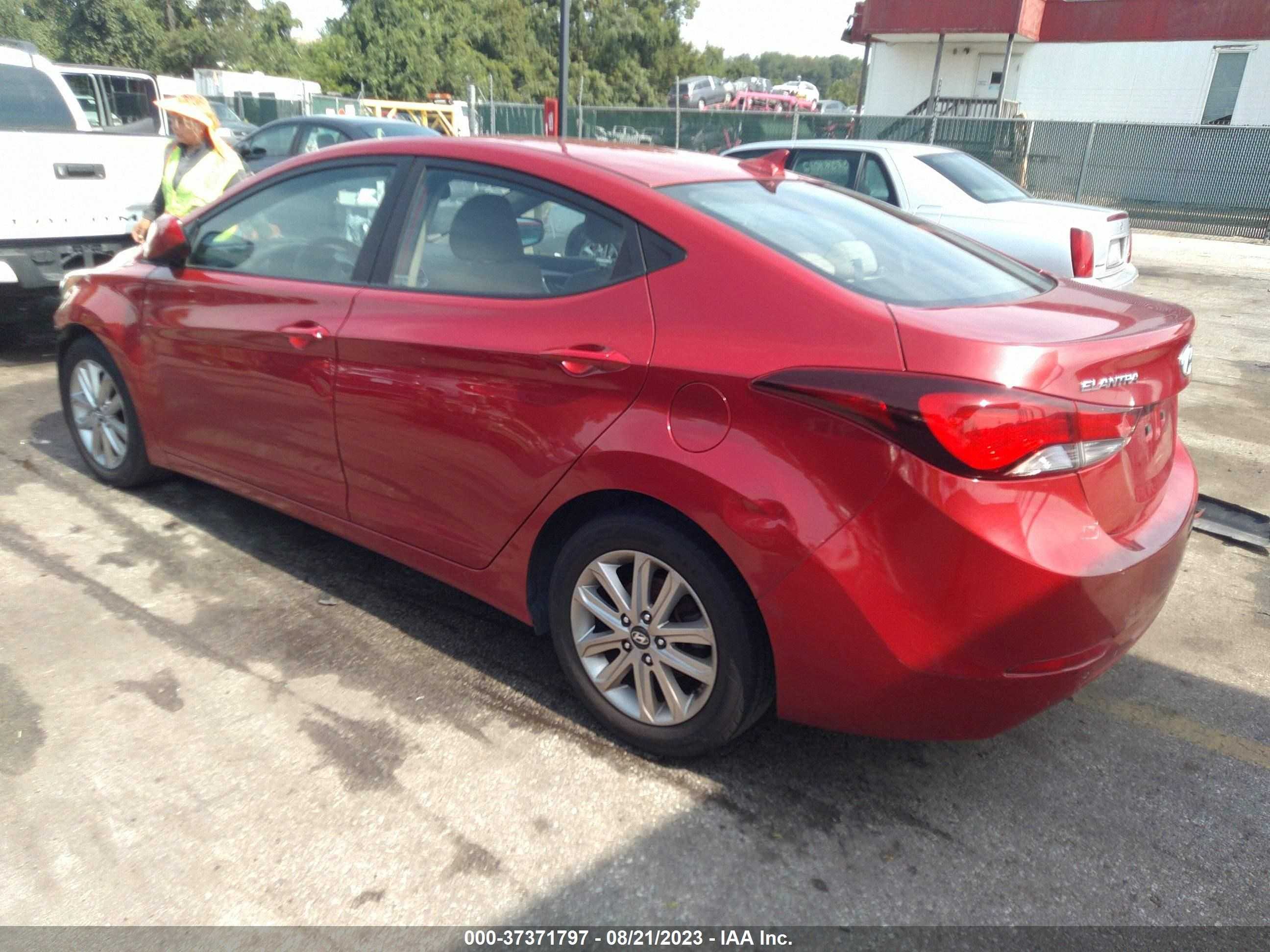 Photo 2 VIN: KMHDH4AE4FU452896 - HYUNDAI ELANTRA 