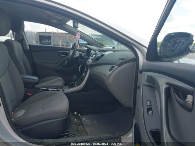 Photo 4 VIN: KMHDH4AE4GU589967 - HYUNDAI ELANTRA 