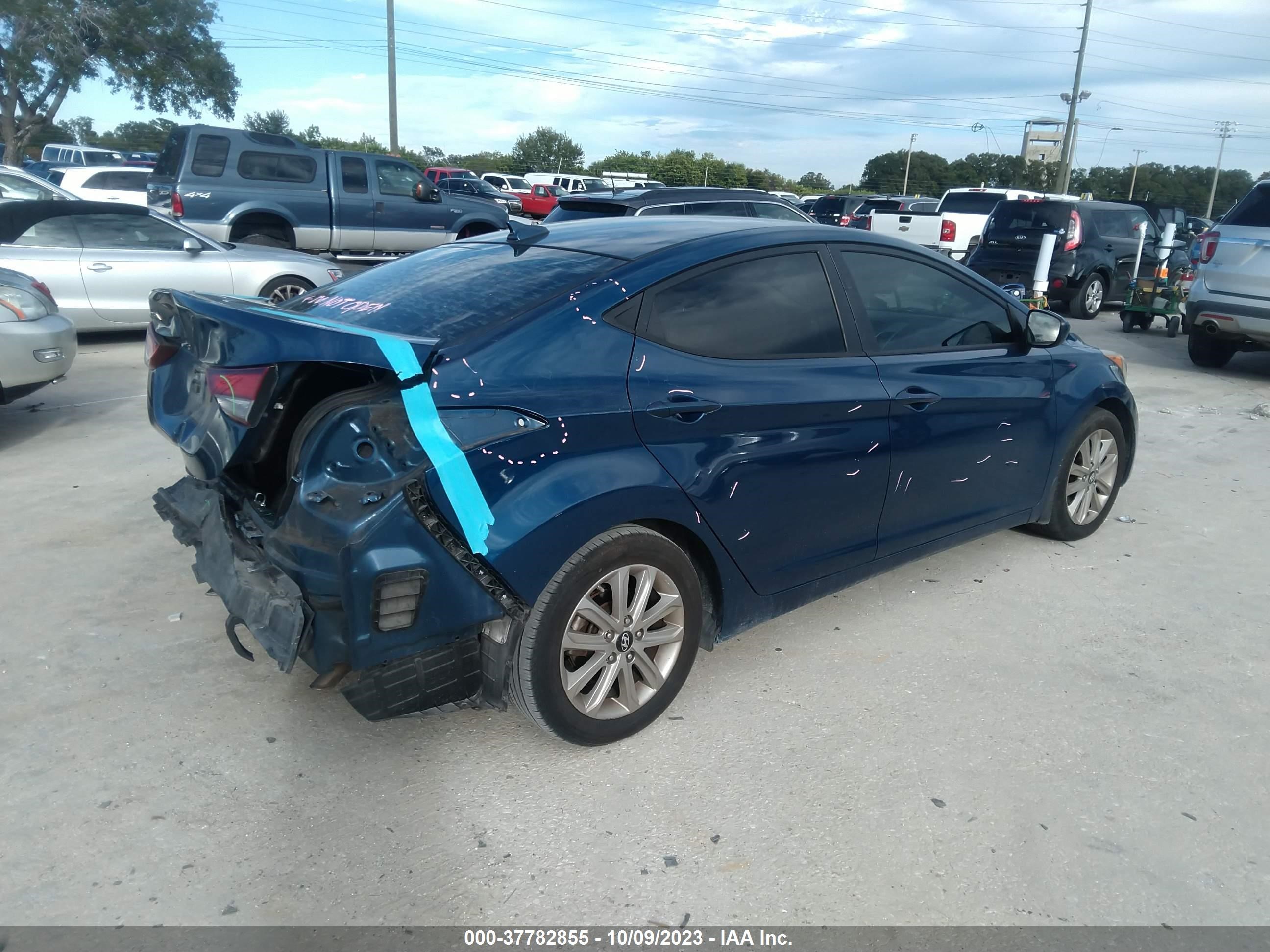 Photo 3 VIN: KMHDH4AE4GU599124 - HYUNDAI ELANTRA 