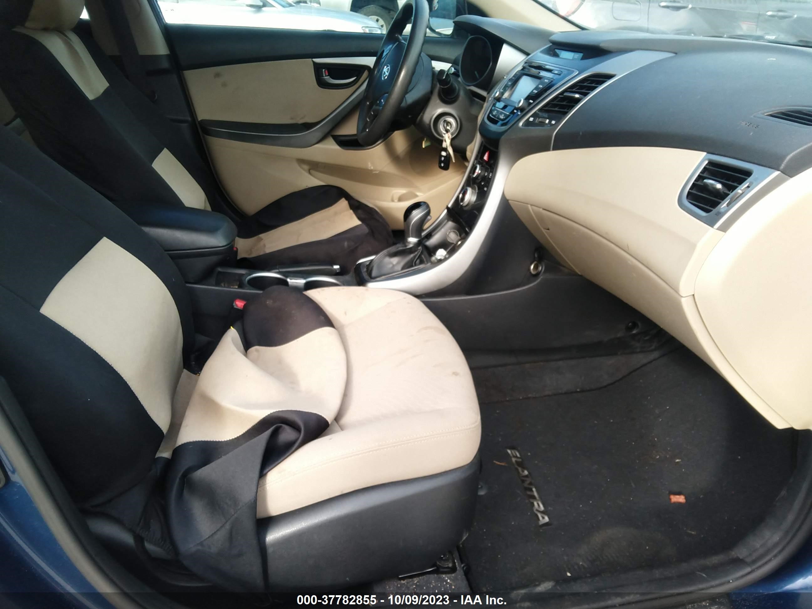 Photo 4 VIN: KMHDH4AE4GU599124 - HYUNDAI ELANTRA 