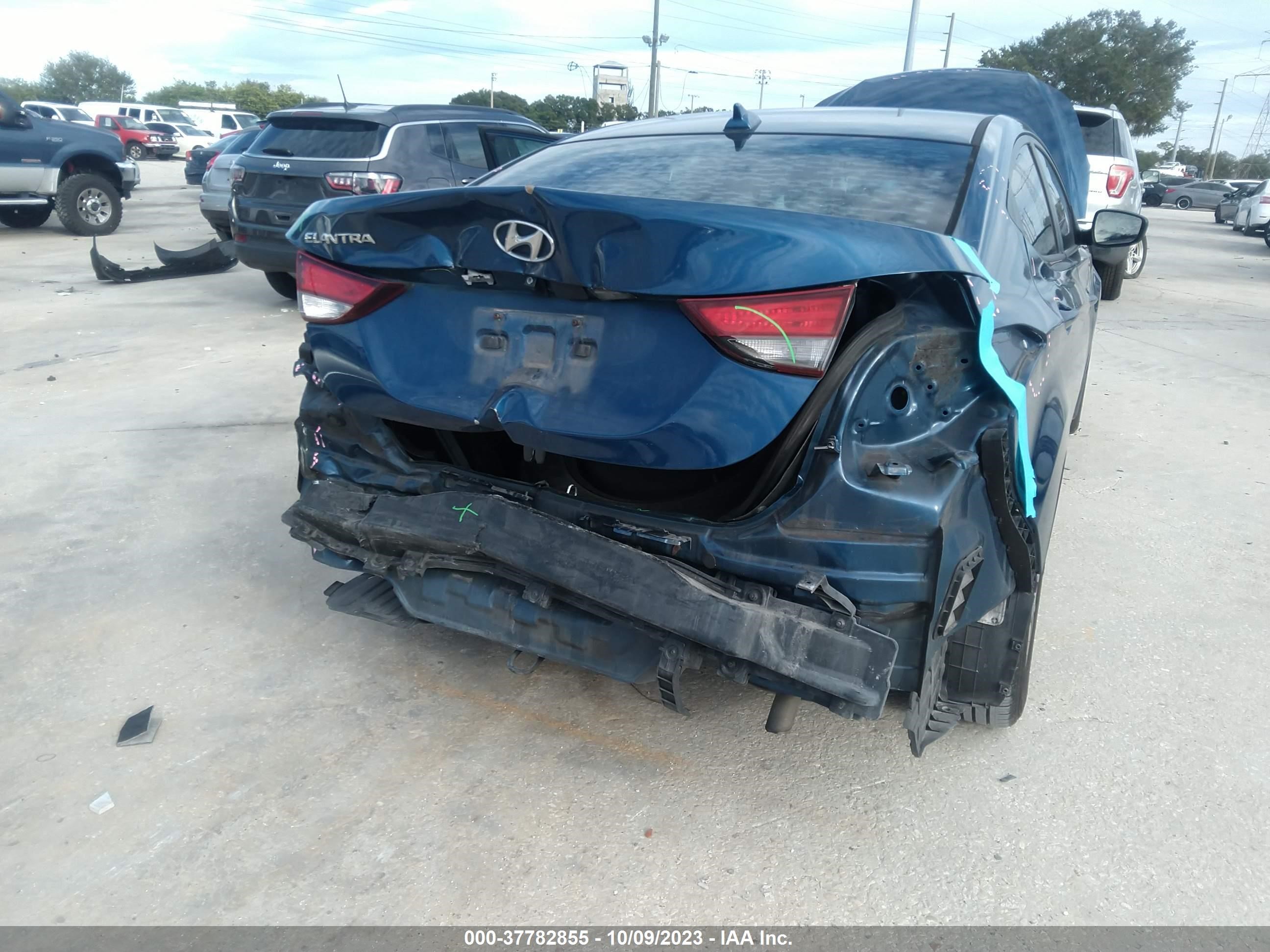 Photo 5 VIN: KMHDH4AE4GU599124 - HYUNDAI ELANTRA 