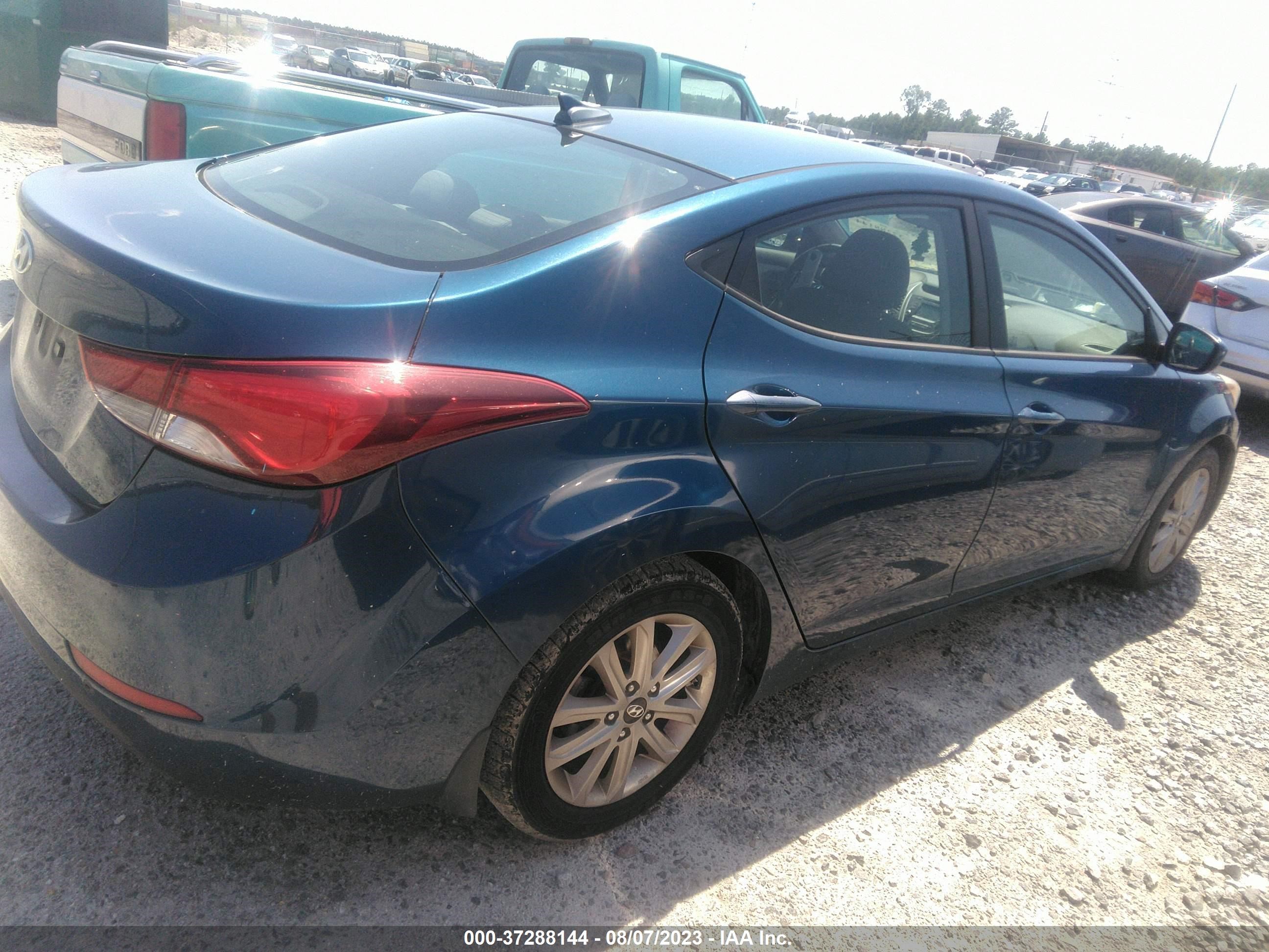 Photo 12 VIN: KMHDH4AE4GU618125 - HYUNDAI ELANTRA 