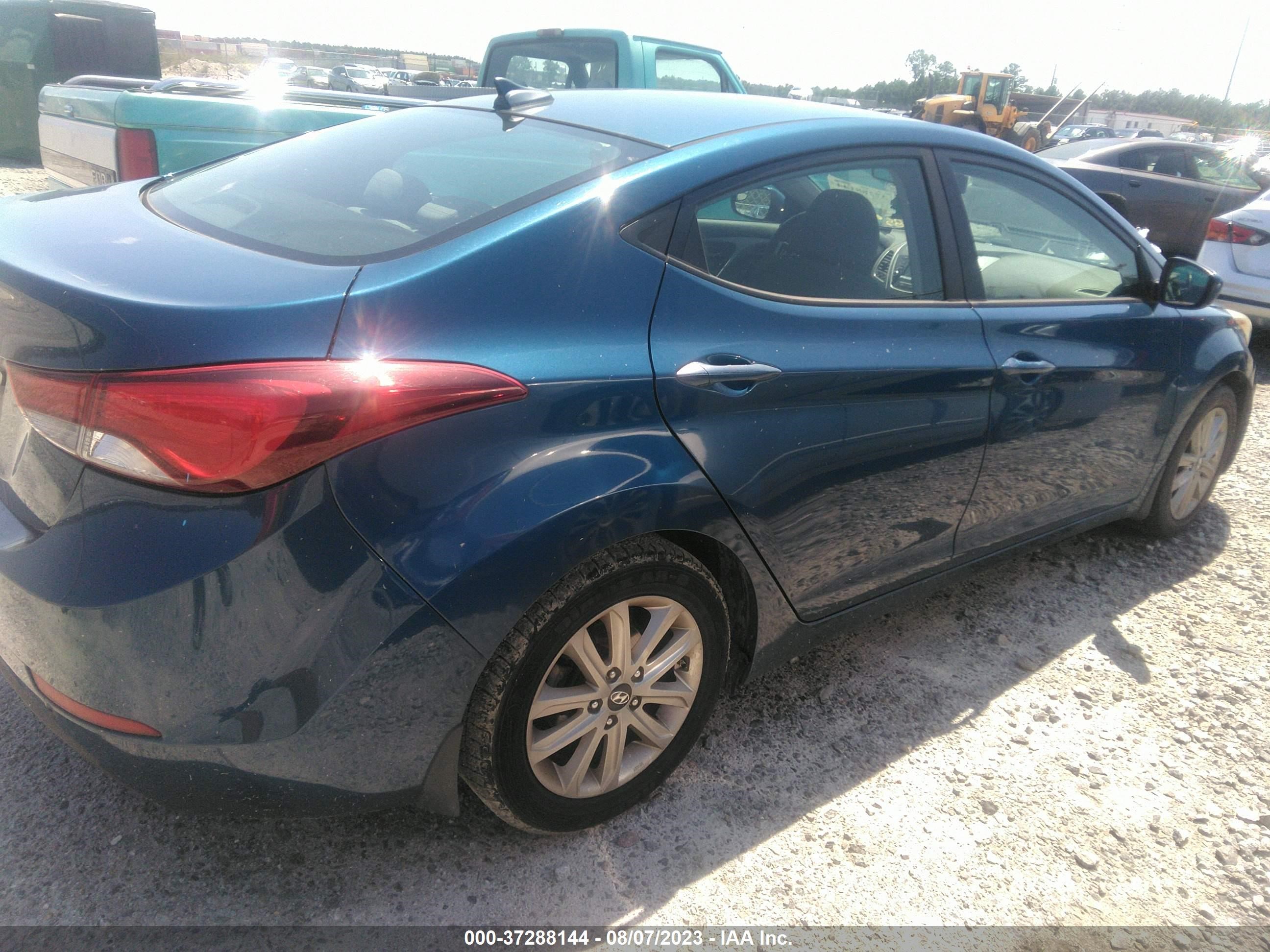 Photo 3 VIN: KMHDH4AE4GU618125 - HYUNDAI ELANTRA 