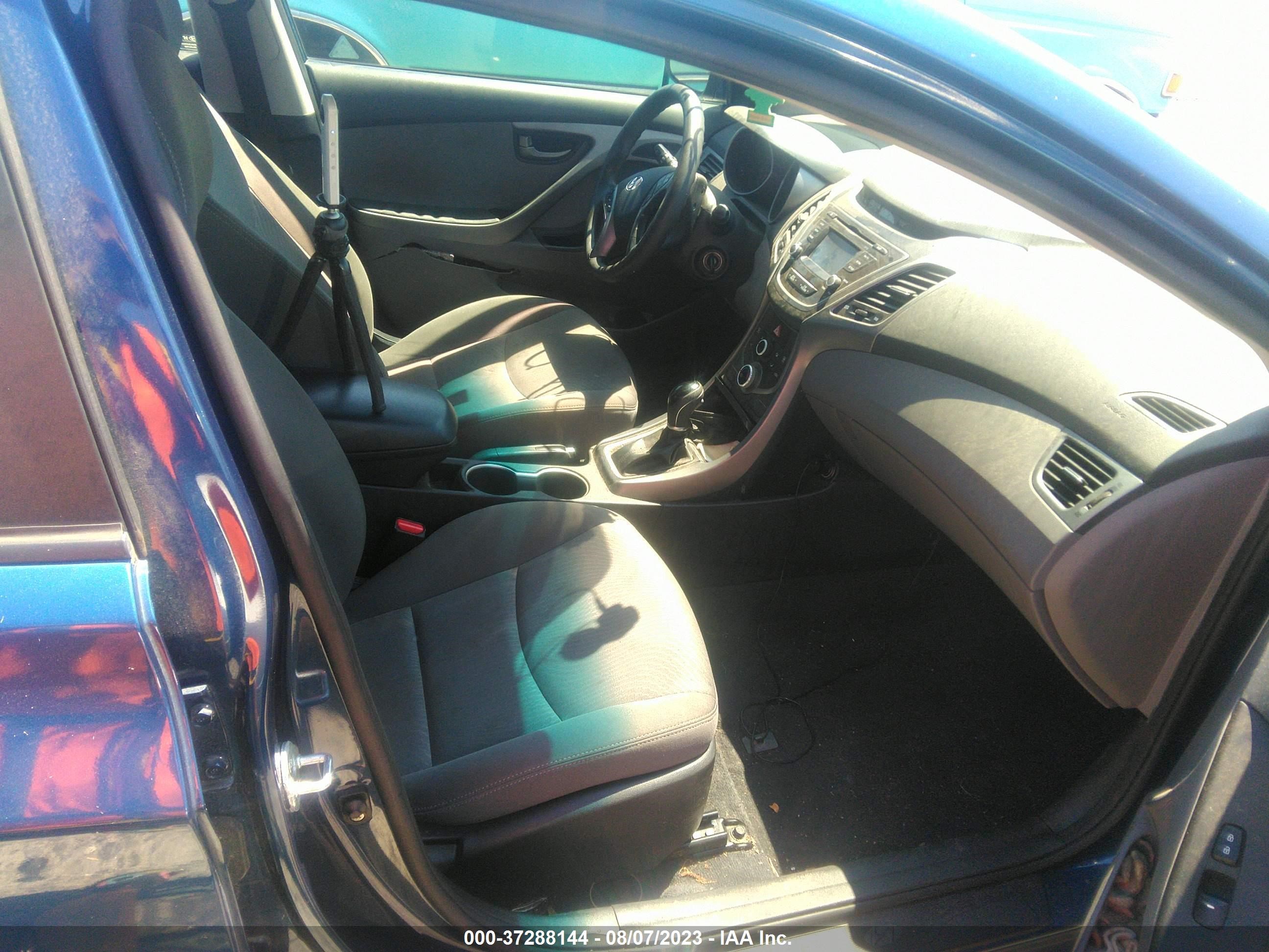 Photo 4 VIN: KMHDH4AE4GU618125 - HYUNDAI ELANTRA 