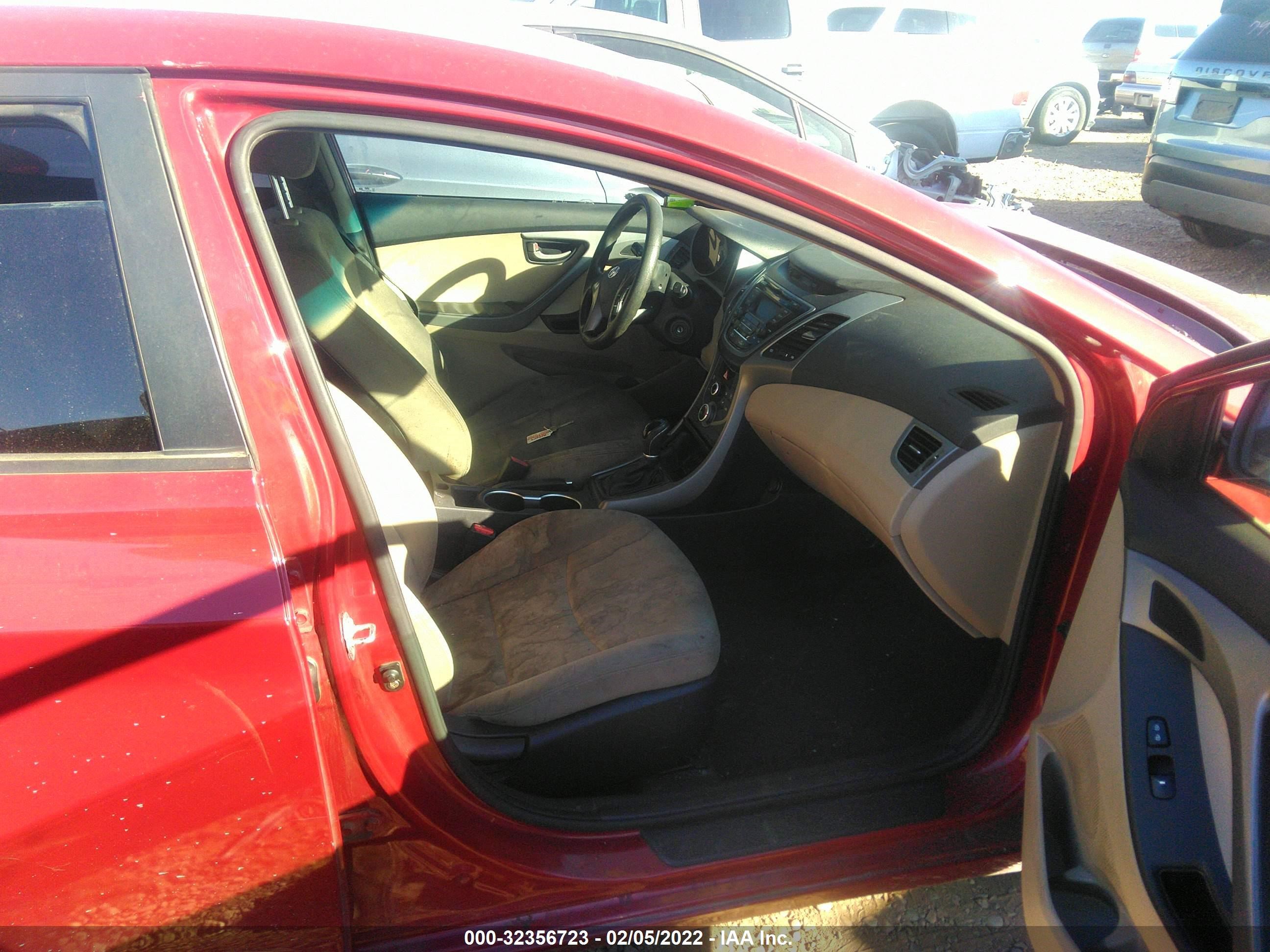 Photo 4 VIN: KMHDH4AE4GU620120 - HYUNDAI ELANTRA 