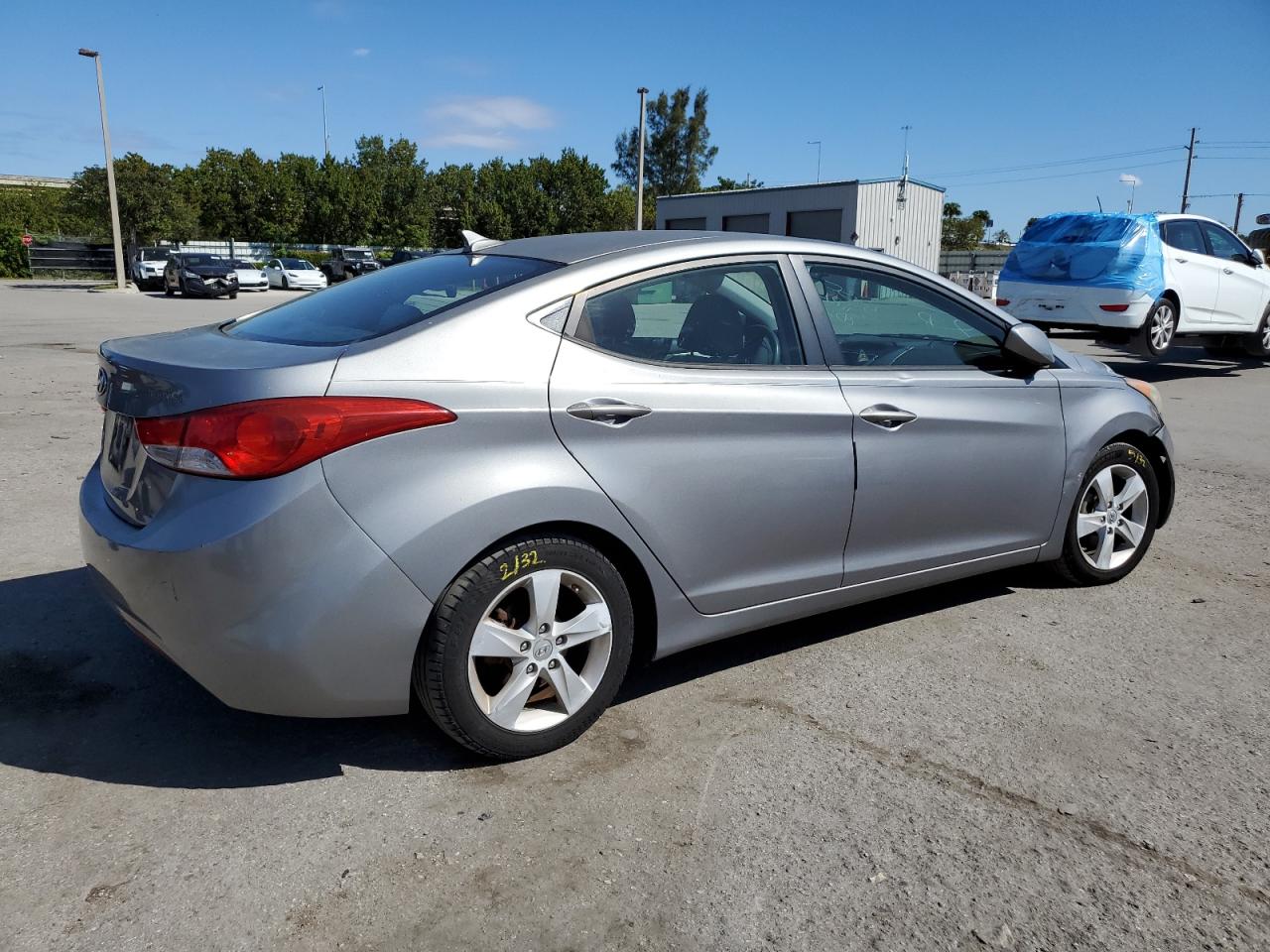 Photo 2 VIN: KMHDH4AE5BU093830 - HYUNDAI ELANTRA 