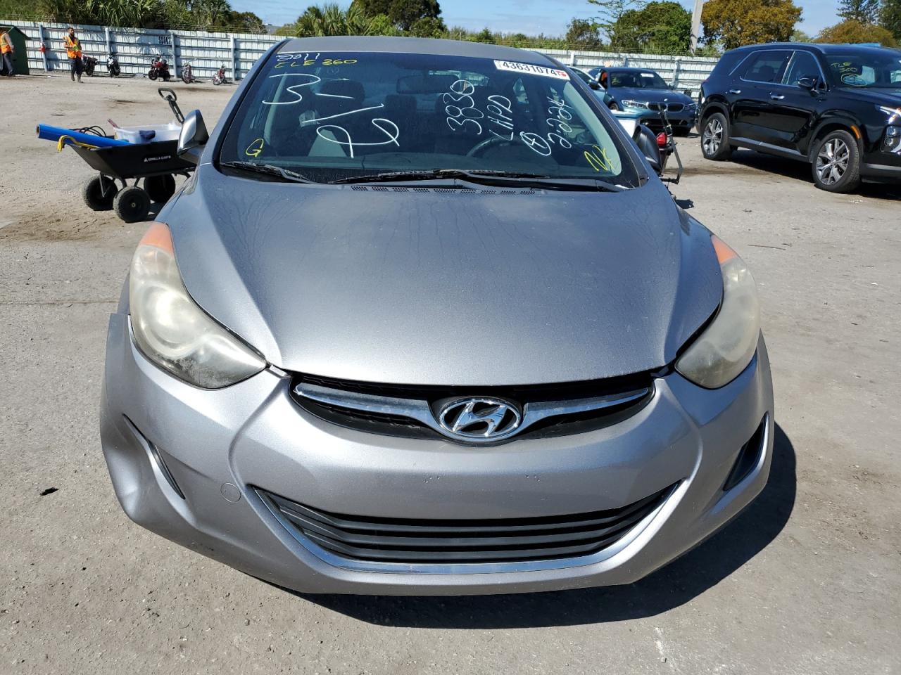 Photo 4 VIN: KMHDH4AE5BU093830 - HYUNDAI ELANTRA 