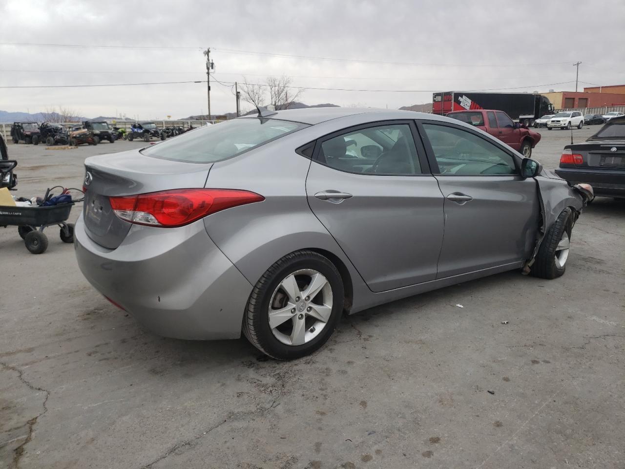 Photo 2 VIN: KMHDH4AE5BU172124 - HYUNDAI ELANTRA 