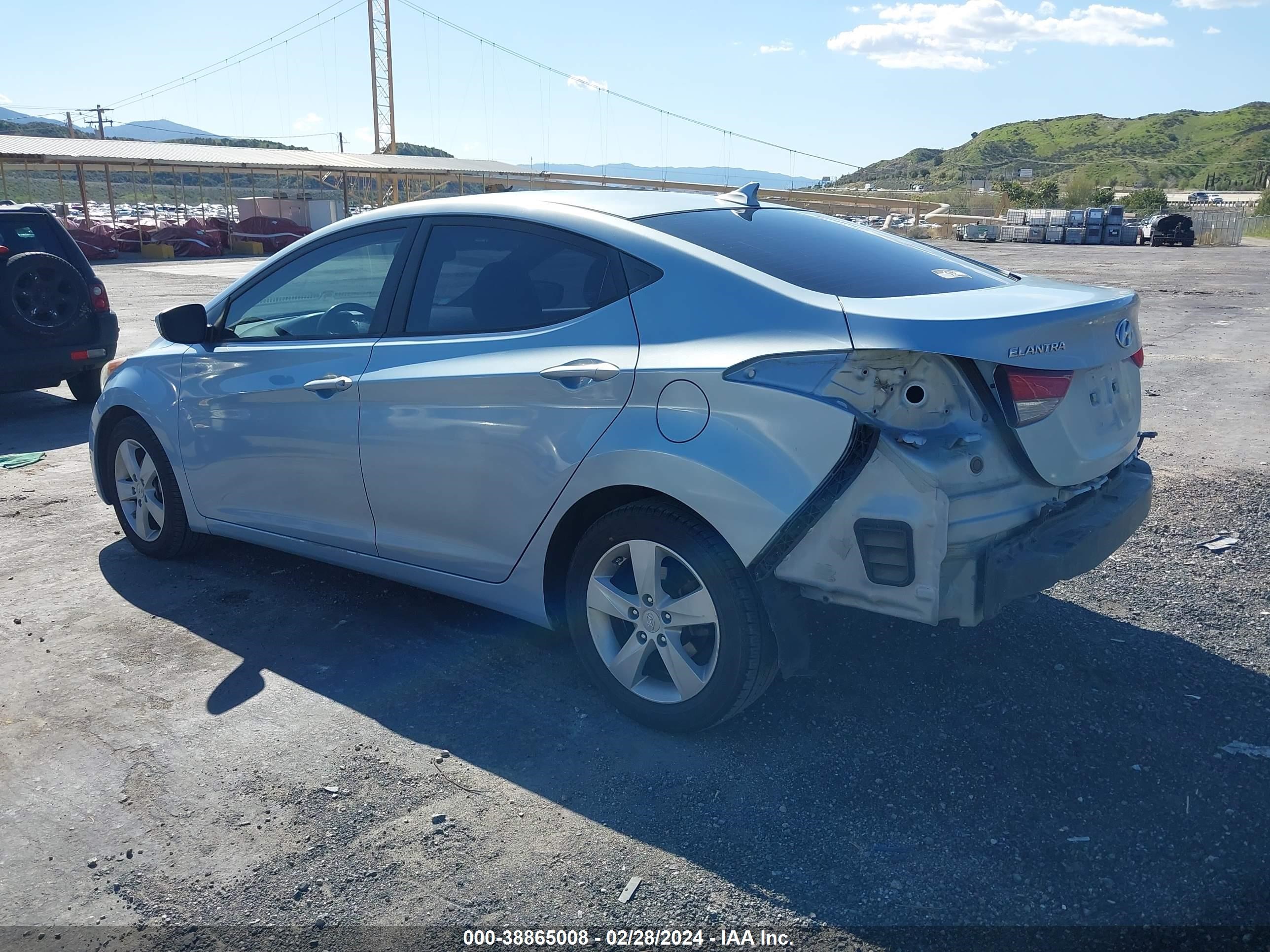 Photo 2 VIN: KMHDH4AE5CU254985 - HYUNDAI ELANTRA 