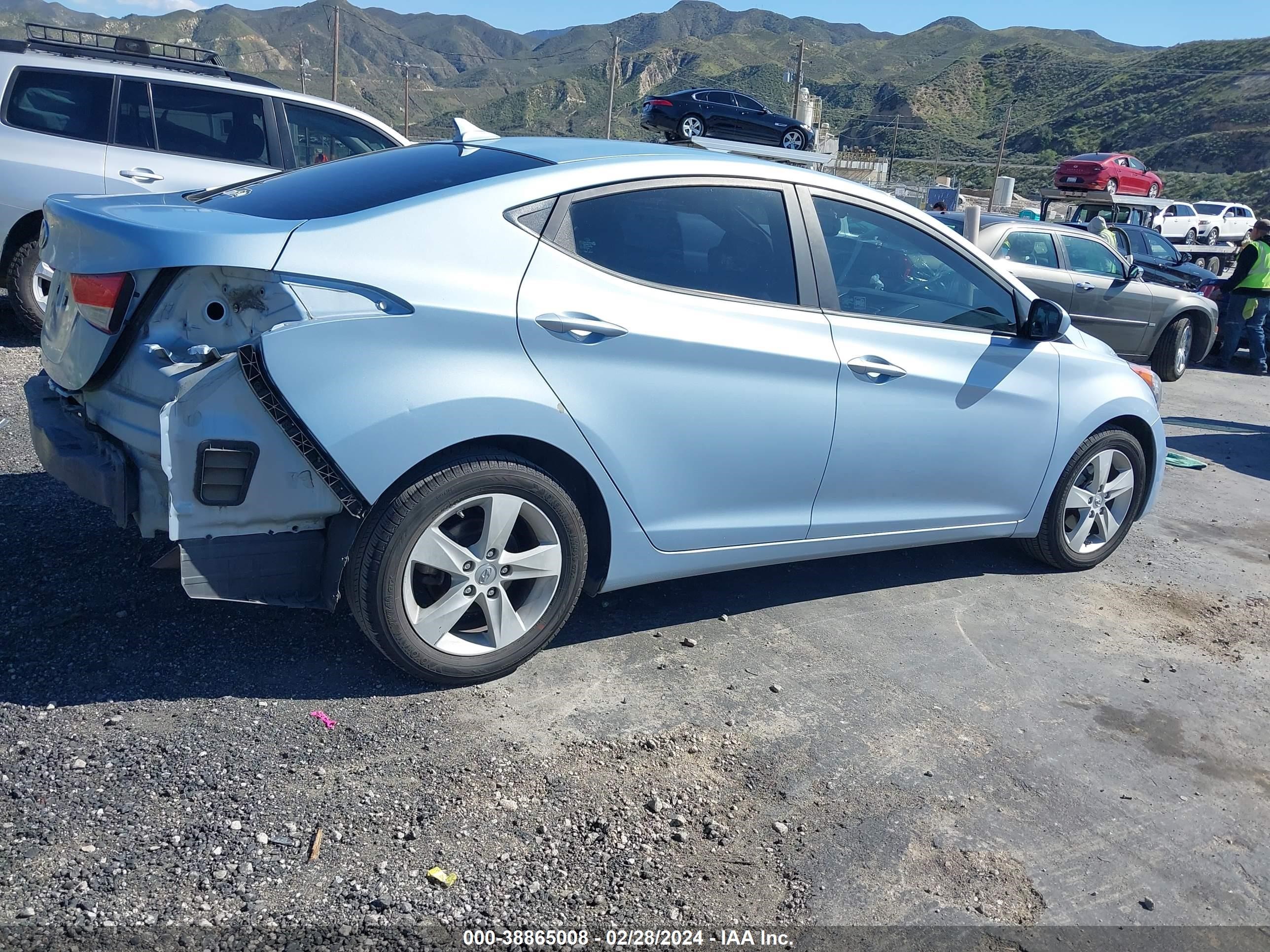 Photo 3 VIN: KMHDH4AE5CU254985 - HYUNDAI ELANTRA 