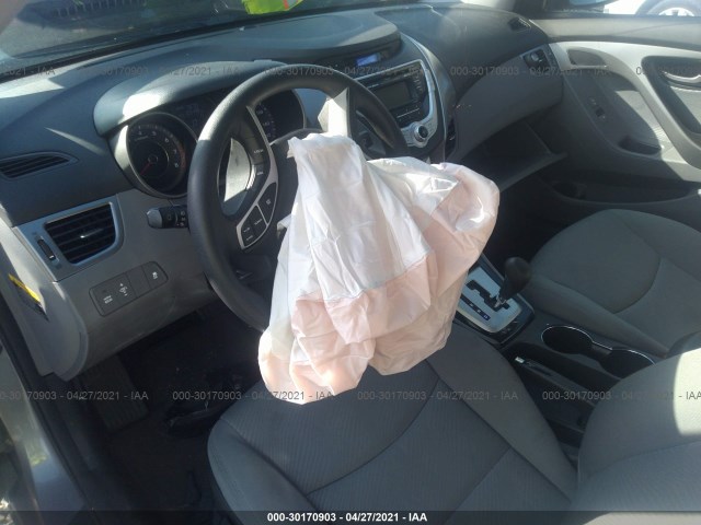 Photo 4 VIN: KMHDH4AE5CU413388 - HYUNDAI ELANTRA 