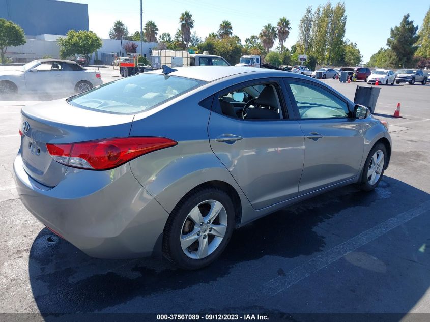 Photo 3 VIN: KMHDH4AE5DU568590 - HYUNDAI ELANTRA 