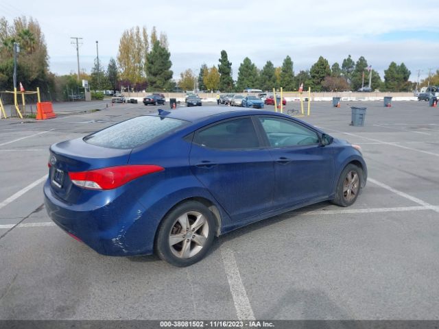 Photo 3 VIN: KMHDH4AE5DU619831 - HYUNDAI ELANTRA 