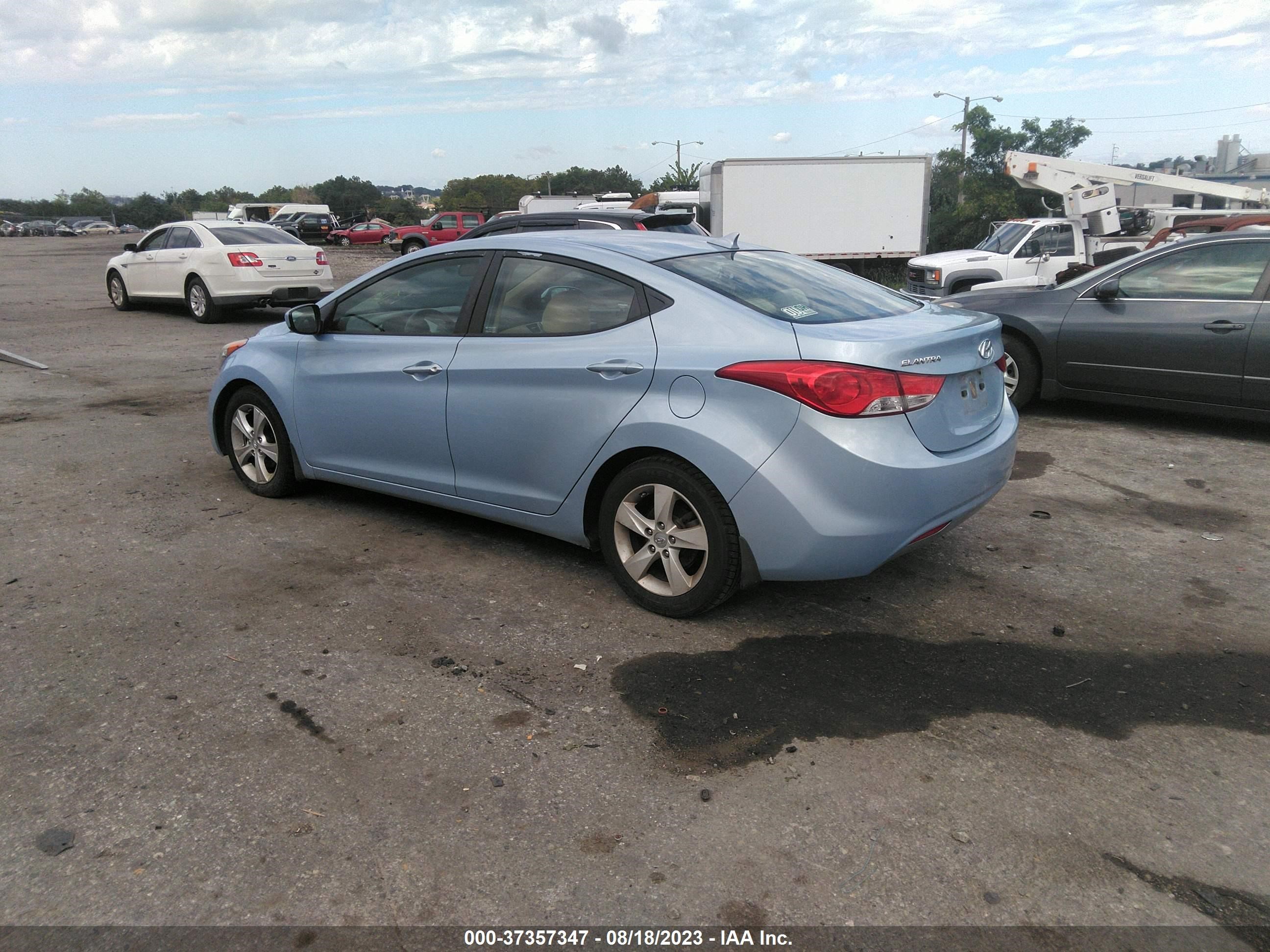 Photo 2 VIN: KMHDH4AE5DU761015 - HYUNDAI ELANTRA GL 