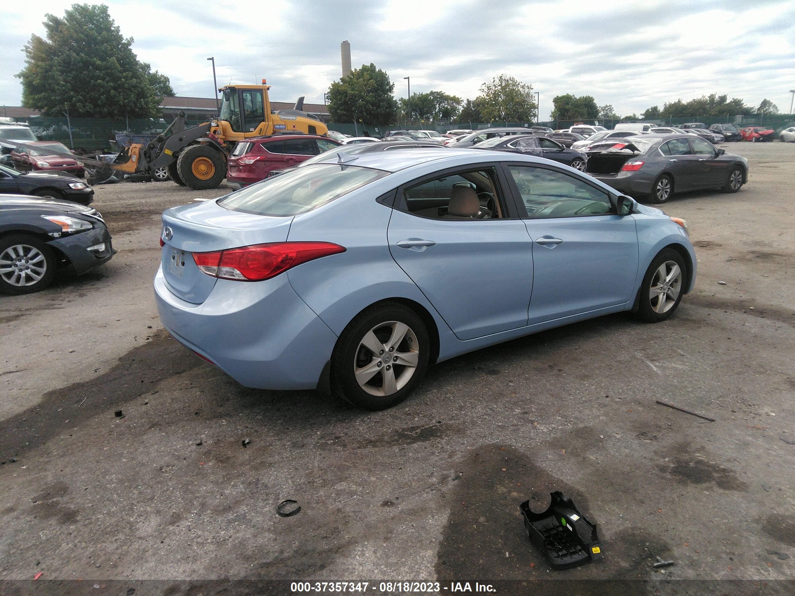 Photo 3 VIN: KMHDH4AE5DU761015 - HYUNDAI ELANTRA GL 