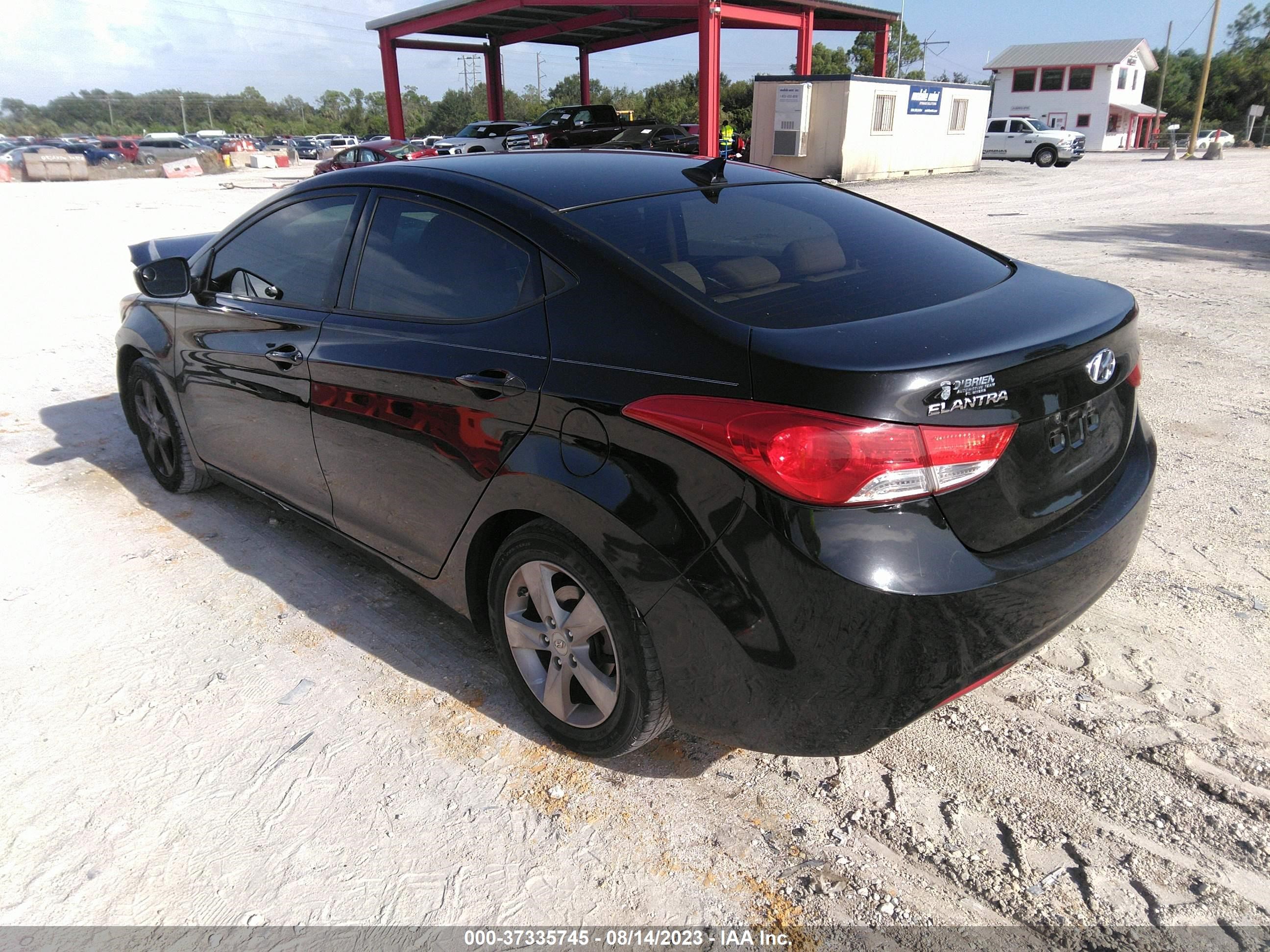 Photo 2 VIN: KMHDH4AE5DU870431 - HYUNDAI ELANTRA 