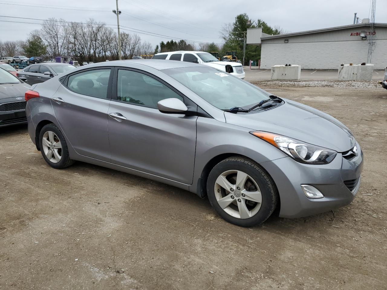 Photo 3 VIN: KMHDH4AE5DU931678 - HYUNDAI ELANTRA 