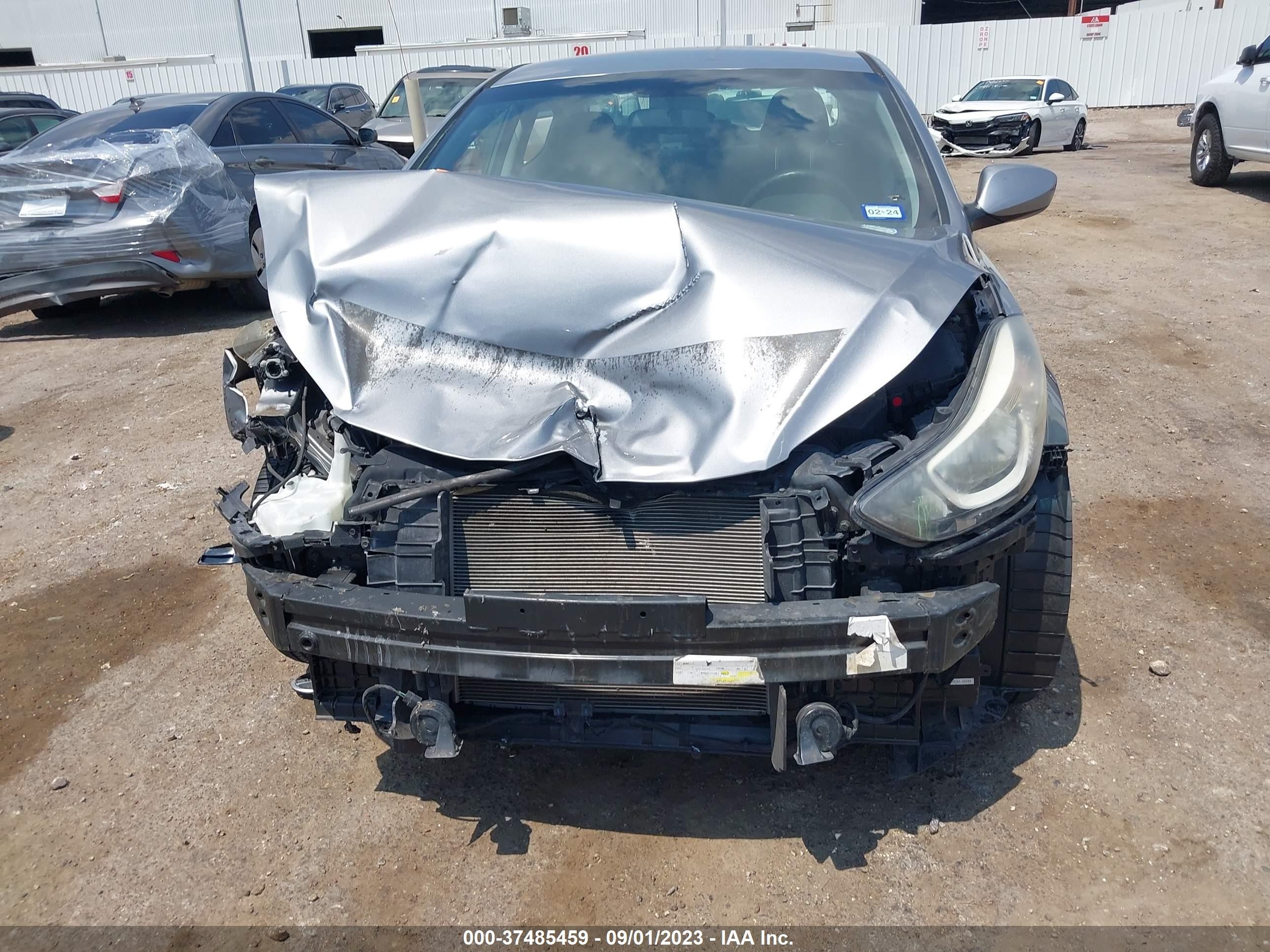 Photo 11 VIN: KMHDH4AE5FU255588 - HYUNDAI ELANTRA 