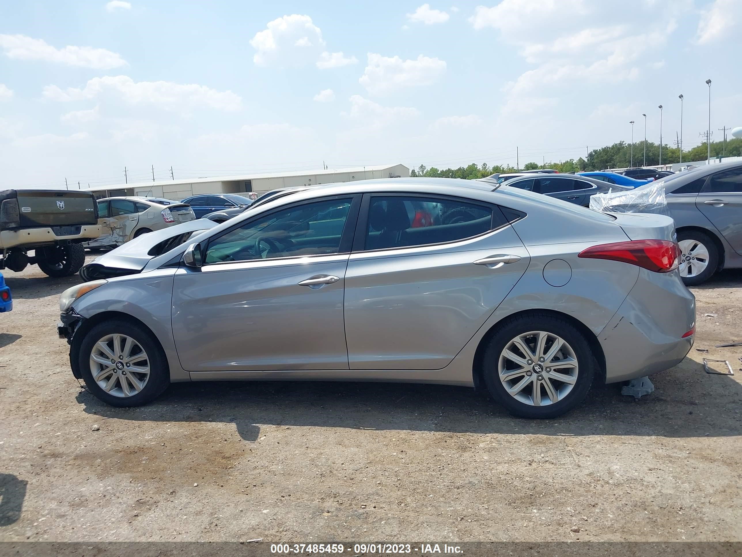 Photo 13 VIN: KMHDH4AE5FU255588 - HYUNDAI ELANTRA 