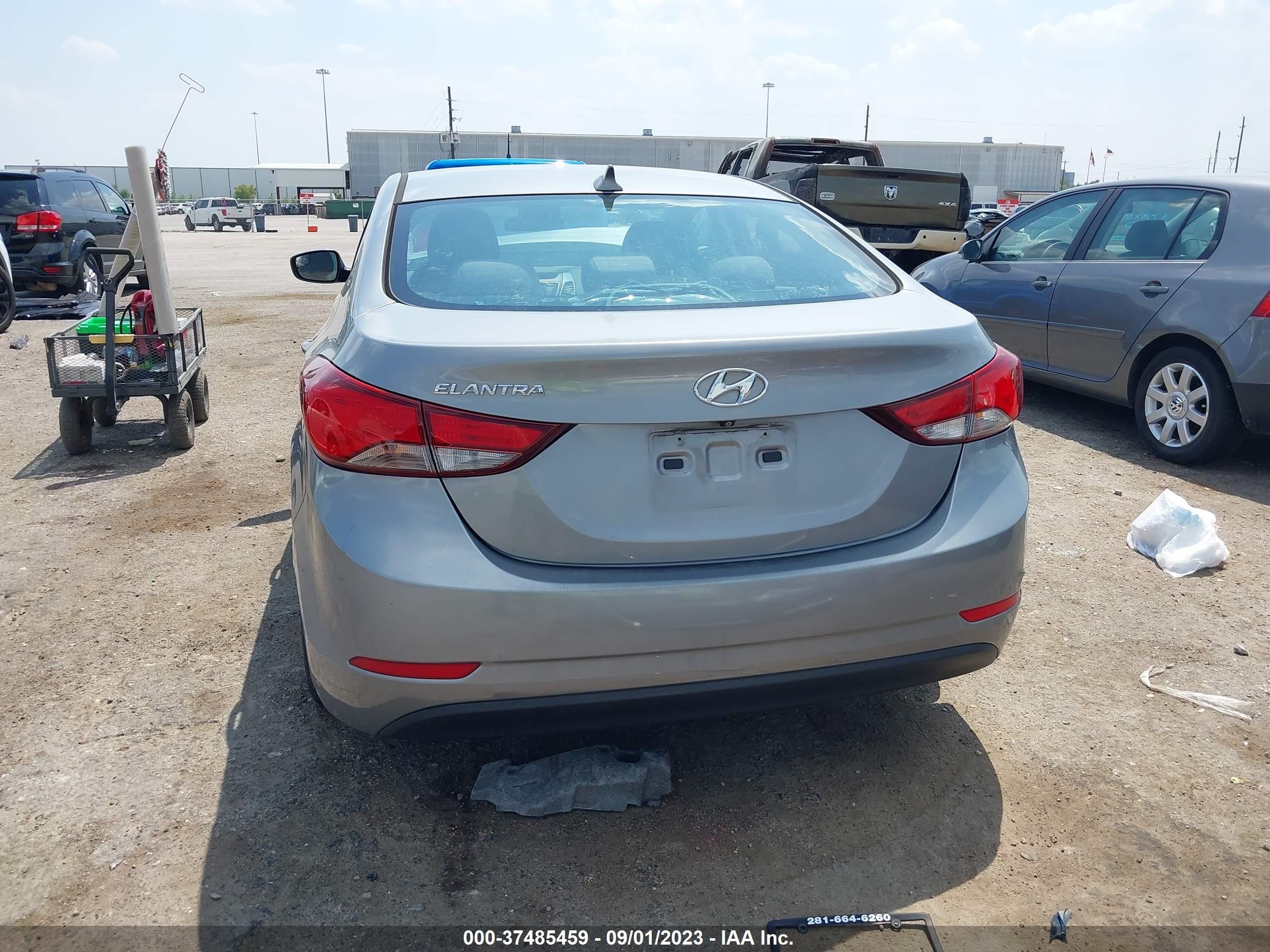 Photo 15 VIN: KMHDH4AE5FU255588 - HYUNDAI ELANTRA 