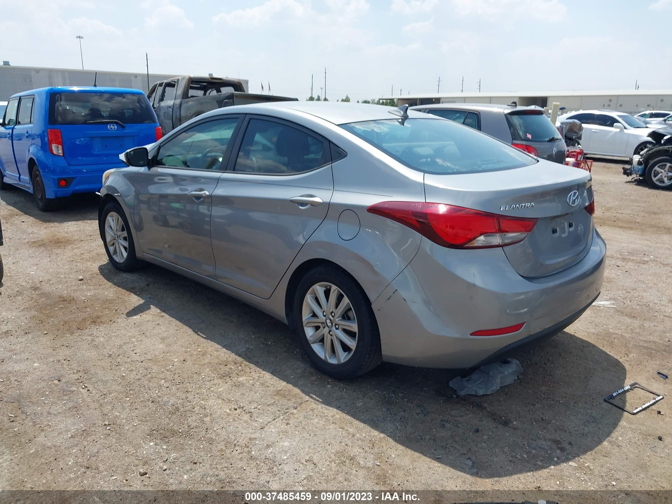 Photo 2 VIN: KMHDH4AE5FU255588 - HYUNDAI ELANTRA 