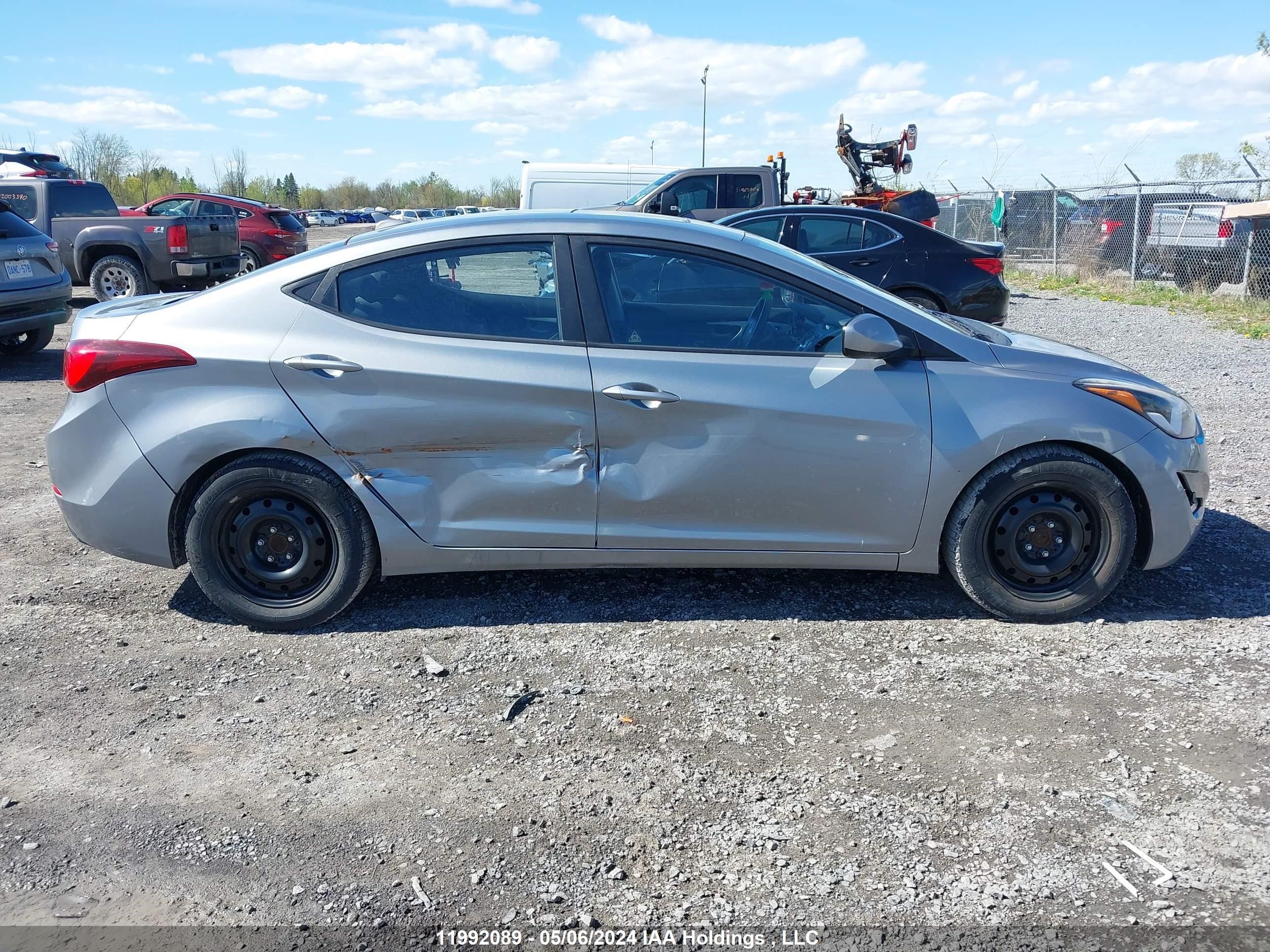 Photo 12 VIN: KMHDH4AE5FU266512 - HYUNDAI ELANTRA 