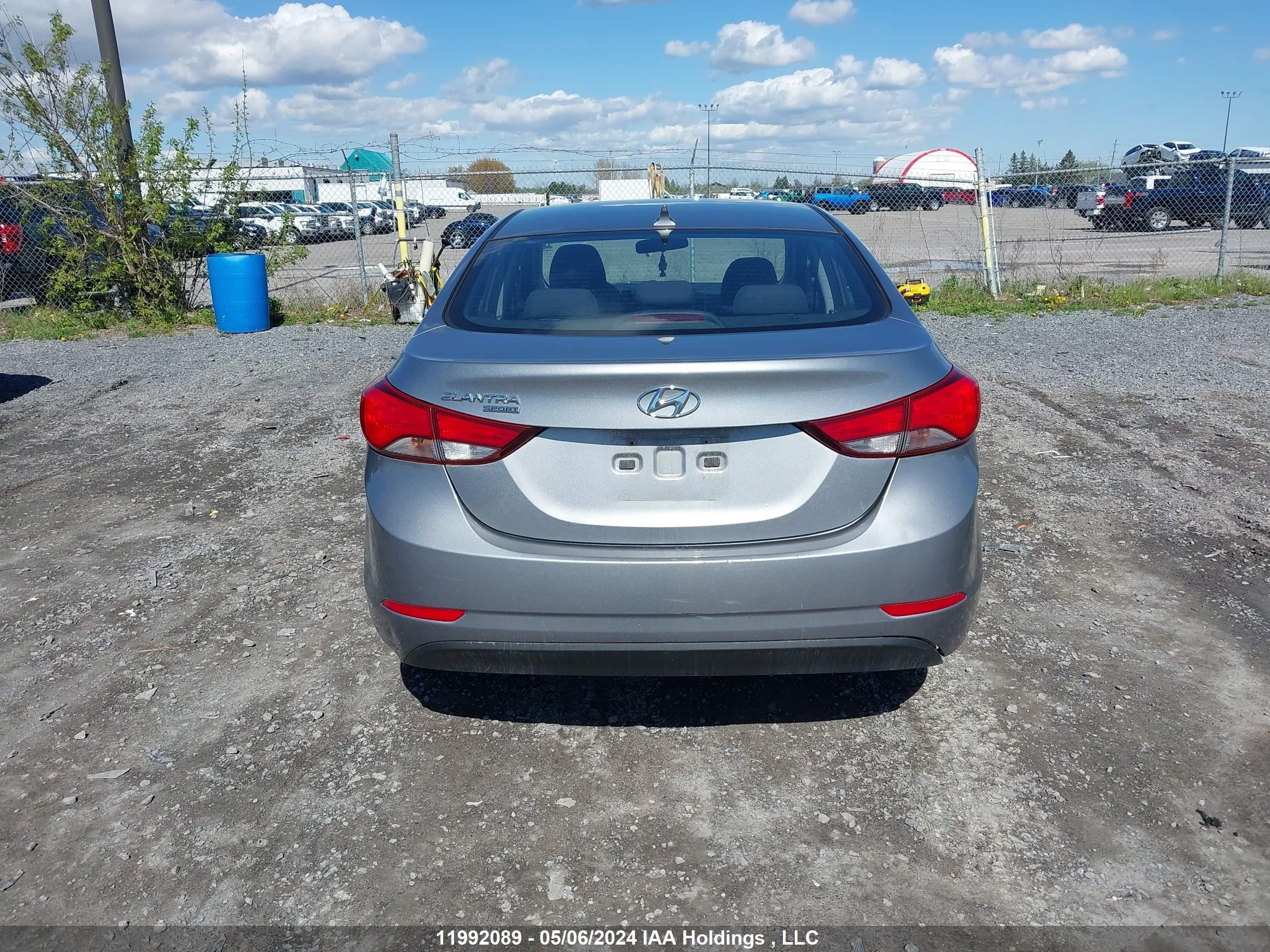 Photo 15 VIN: KMHDH4AE5FU266512 - HYUNDAI ELANTRA 