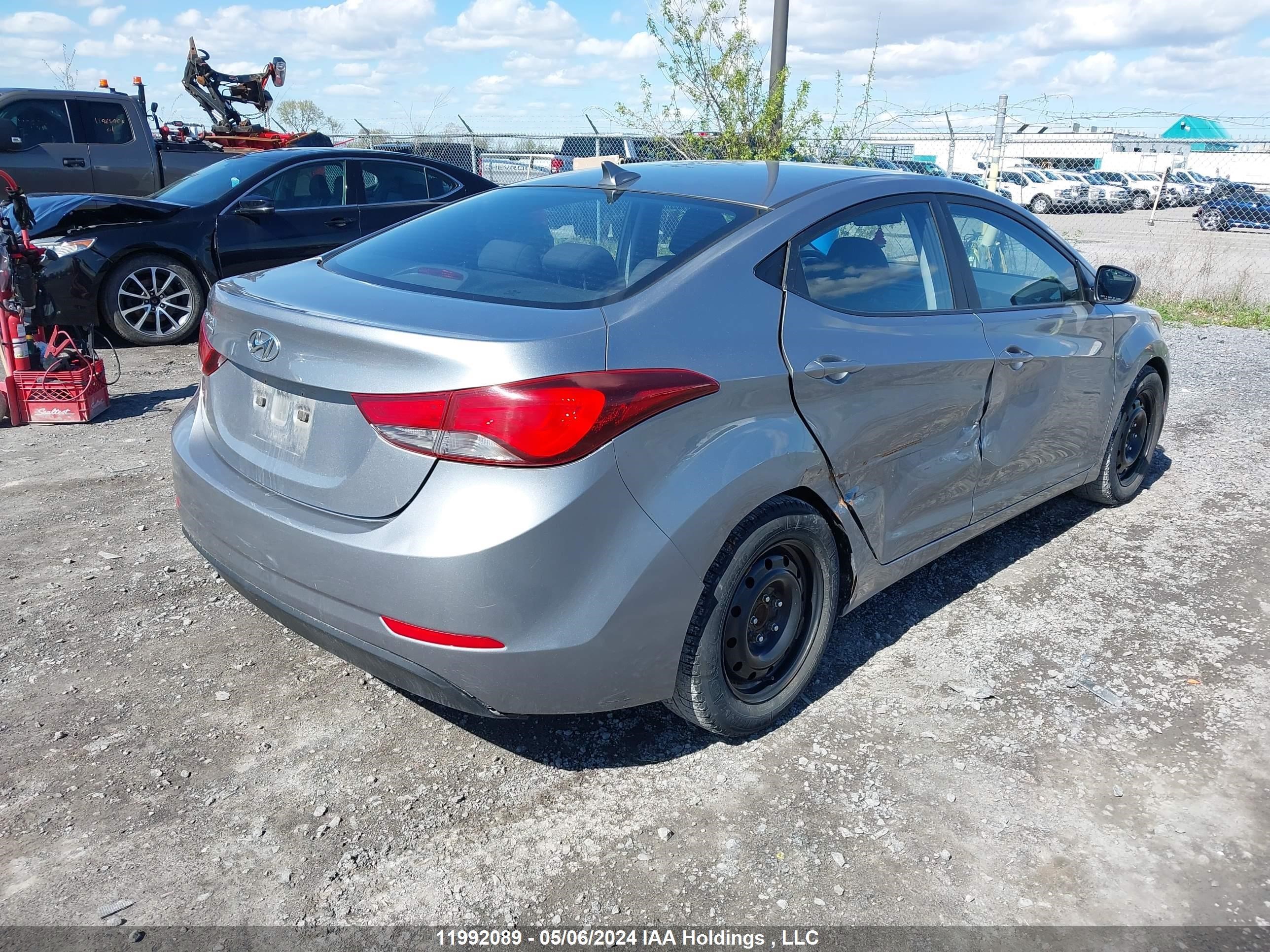 Photo 3 VIN: KMHDH4AE5FU266512 - HYUNDAI ELANTRA 