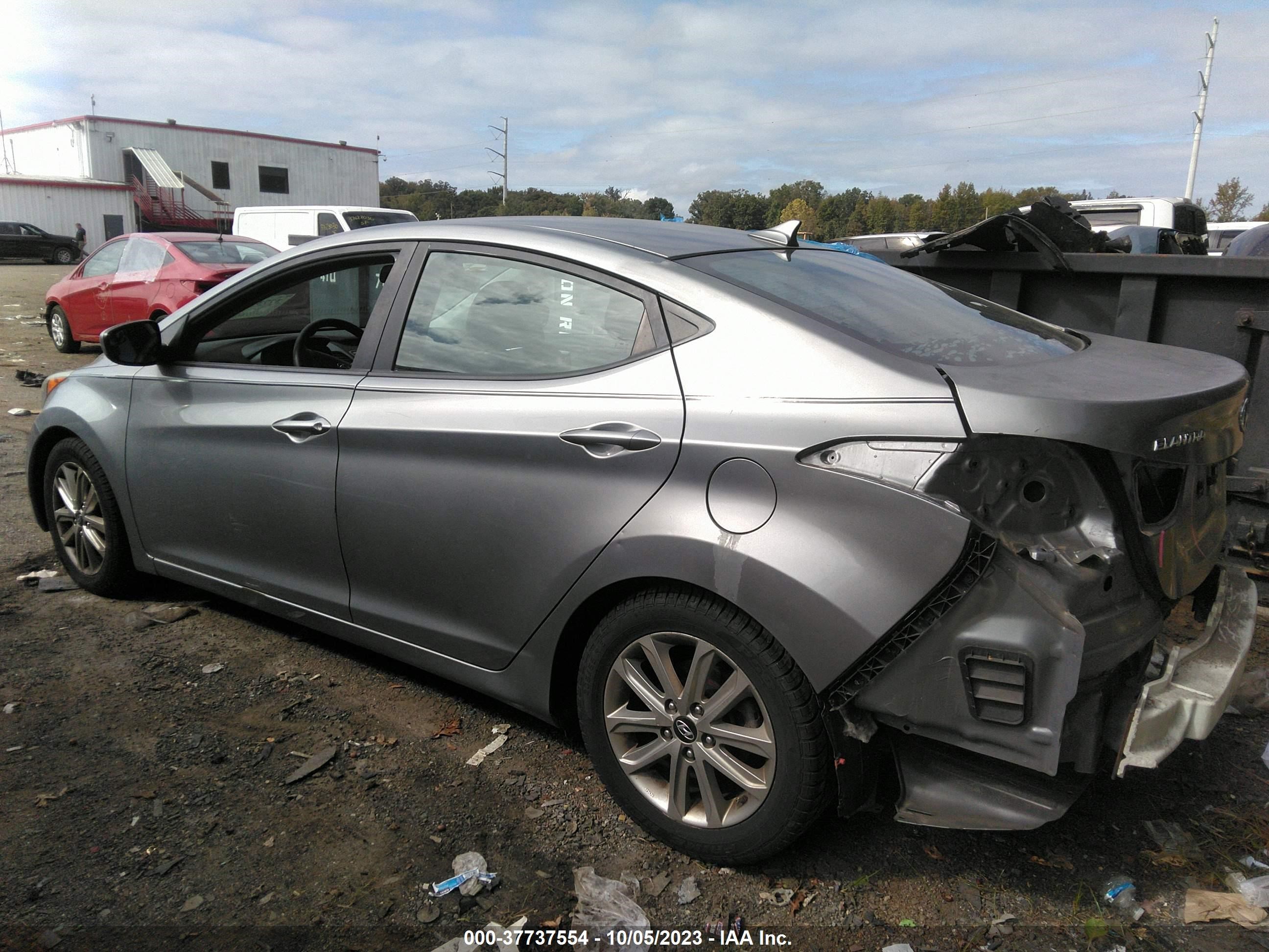 Photo 2 VIN: KMHDH4AE5FU304188 - HYUNDAI ELANTRA 