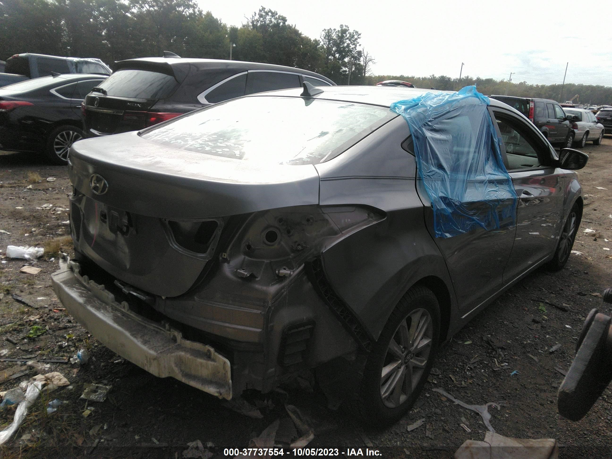 Photo 3 VIN: KMHDH4AE5FU304188 - HYUNDAI ELANTRA 