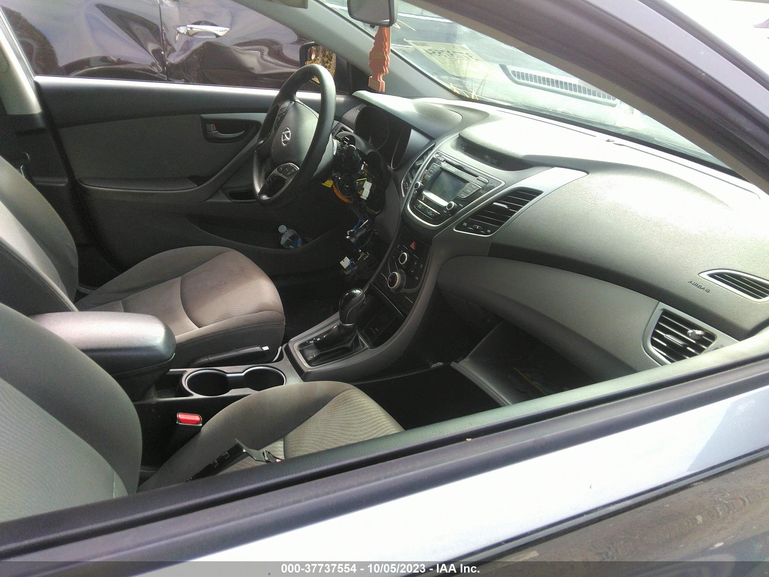 Photo 4 VIN: KMHDH4AE5FU304188 - HYUNDAI ELANTRA 