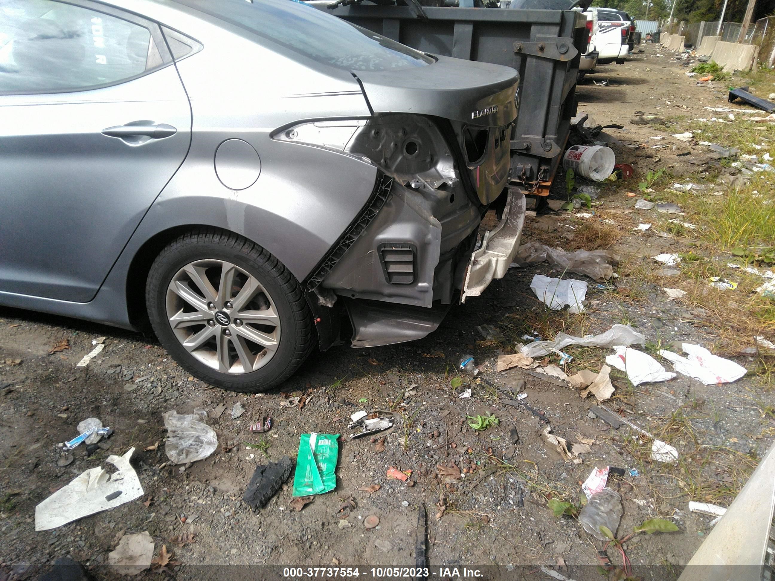 Photo 5 VIN: KMHDH4AE5FU304188 - HYUNDAI ELANTRA 