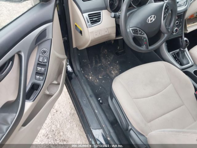 Photo 8 VIN: KMHDH4AE5FU389517 - HYUNDAI ELANTRA 