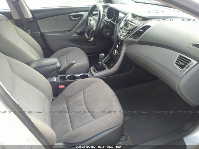 Photo 4 VIN: KMHDH4AE5FU439395 - HYUNDAI ELANTRA 