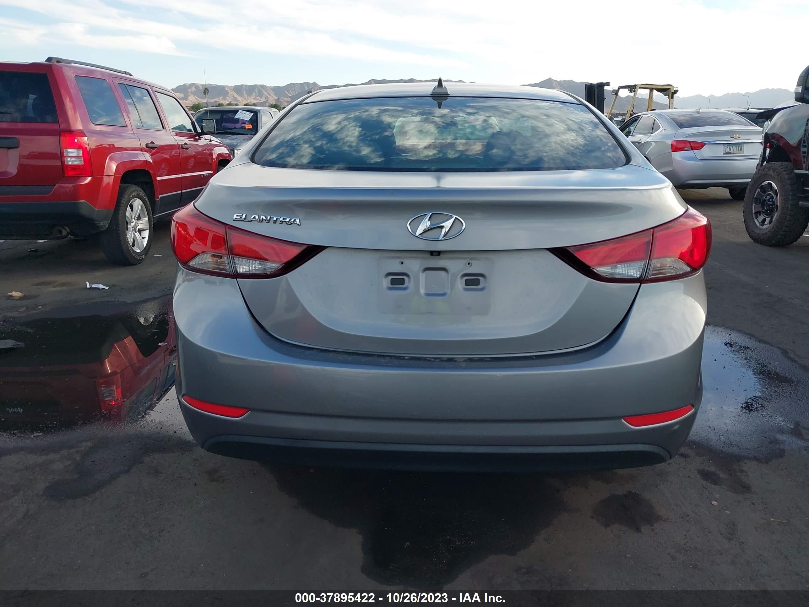 Photo 16 VIN: KMHDH4AE5GU542656 - HYUNDAI ELANTRA 