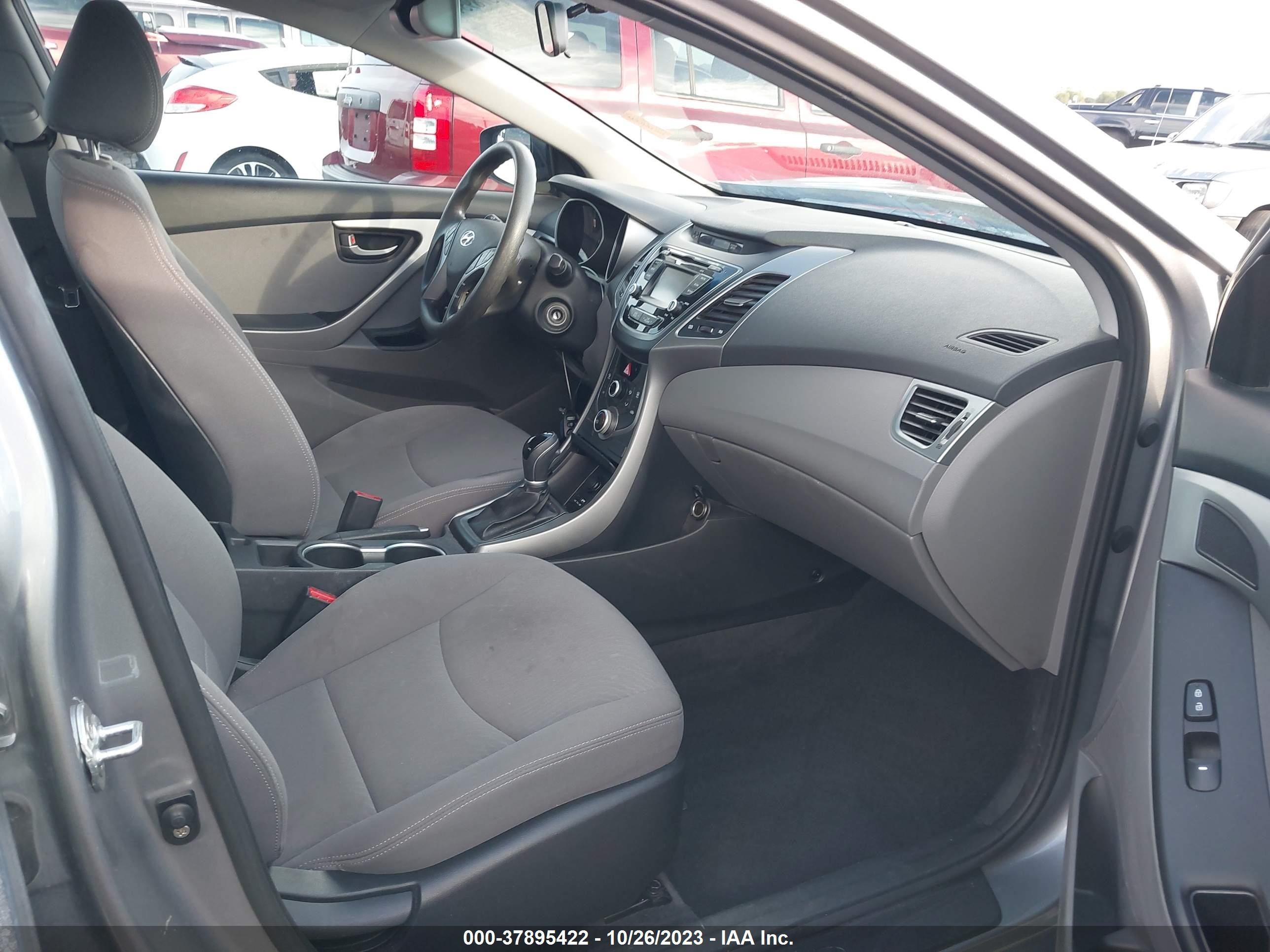 Photo 4 VIN: KMHDH4AE5GU542656 - HYUNDAI ELANTRA 