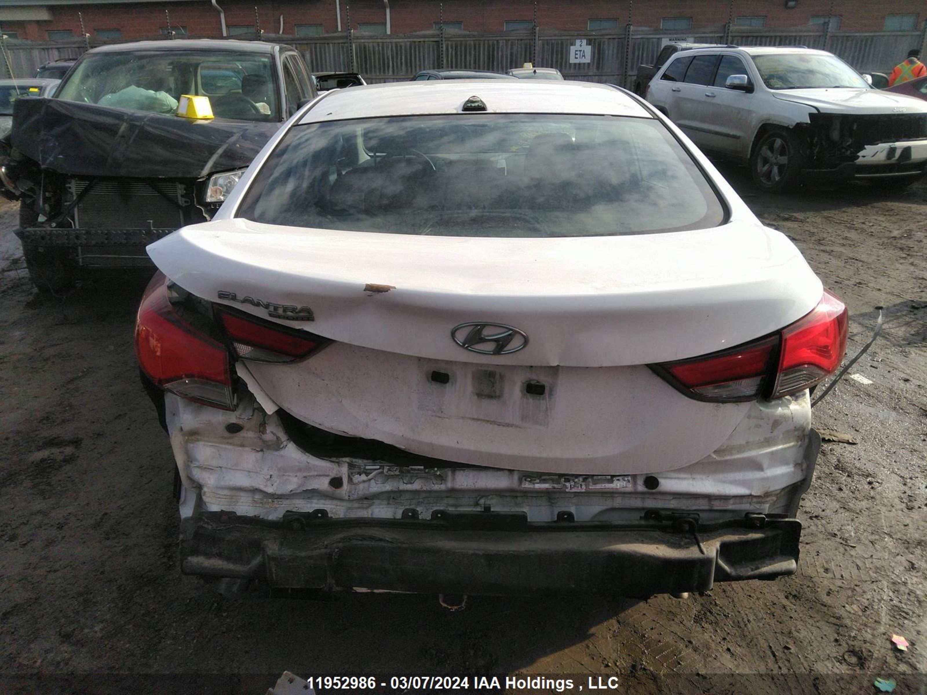 Photo 16 VIN: KMHDH4AE5GU591615 - HYUNDAI ELANTRA 