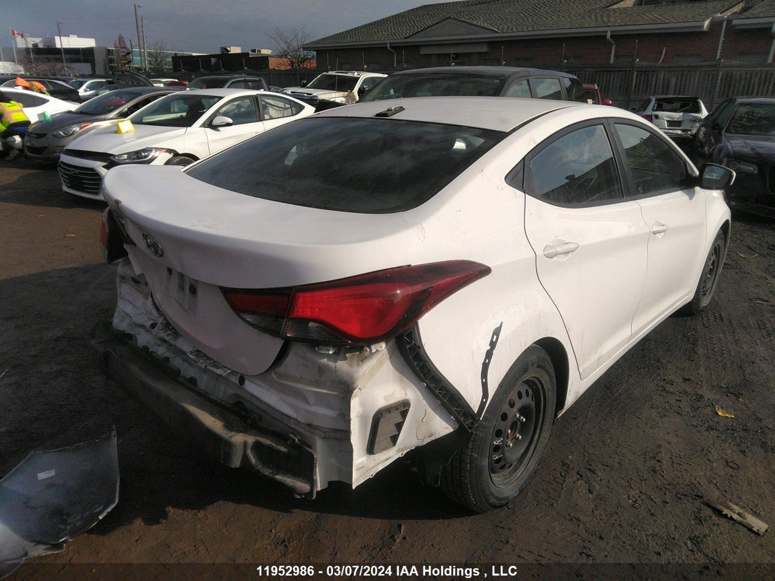 Photo 3 VIN: KMHDH4AE5GU591615 - HYUNDAI ELANTRA 