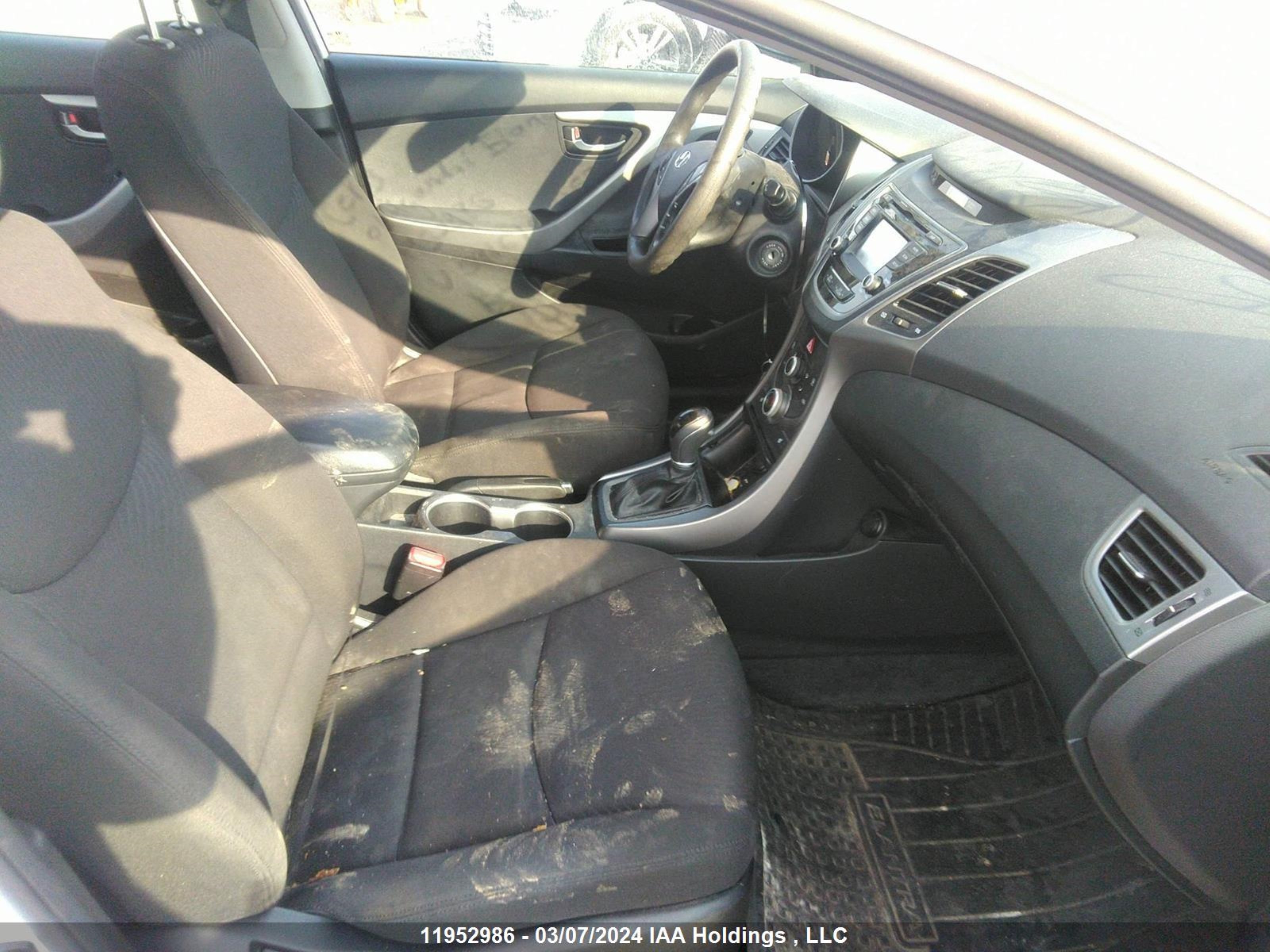 Photo 4 VIN: KMHDH4AE5GU591615 - HYUNDAI ELANTRA 