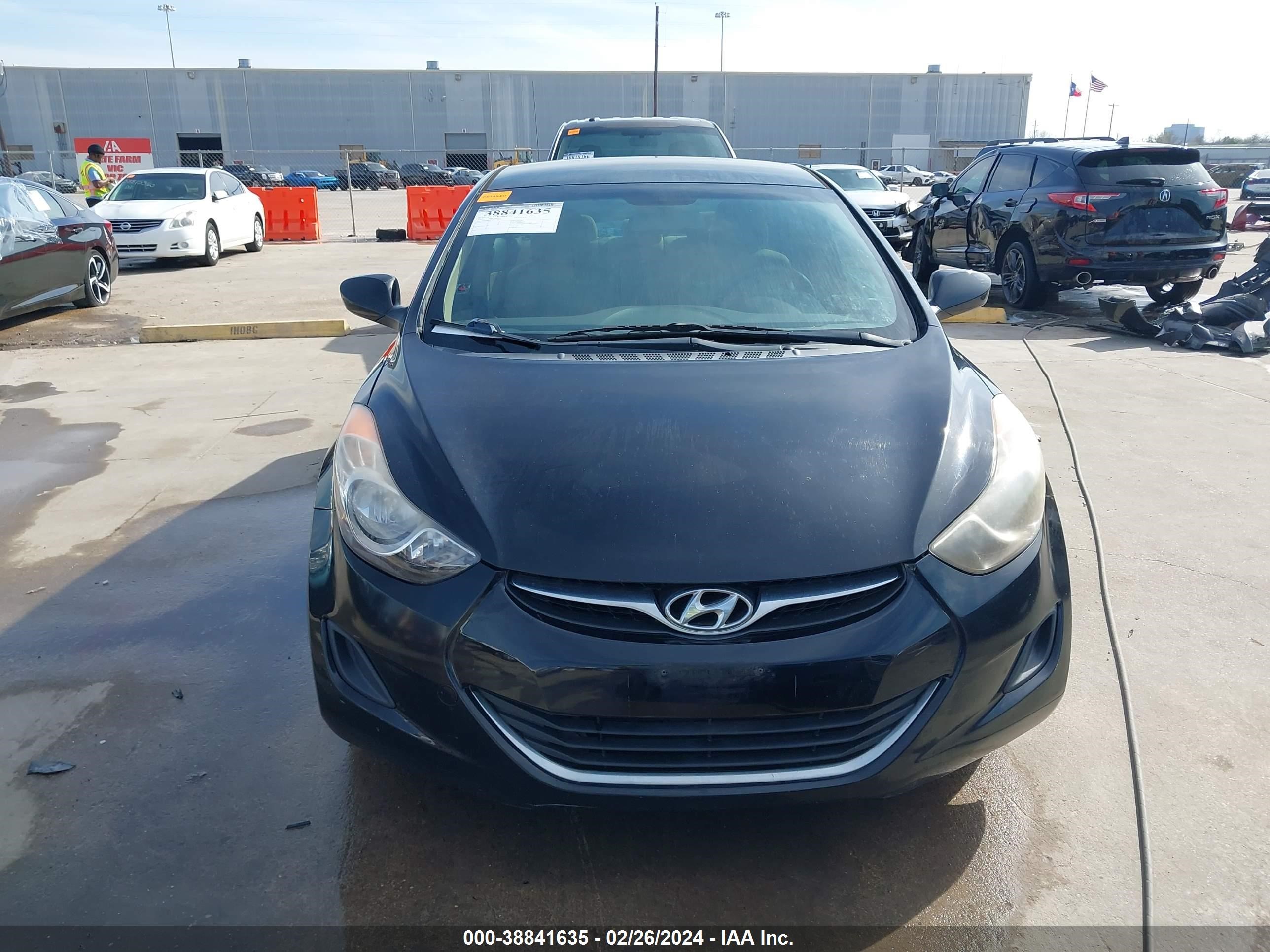 Photo 12 VIN: KMHDH4AE6BU116953 - HYUNDAI ELANTRA 