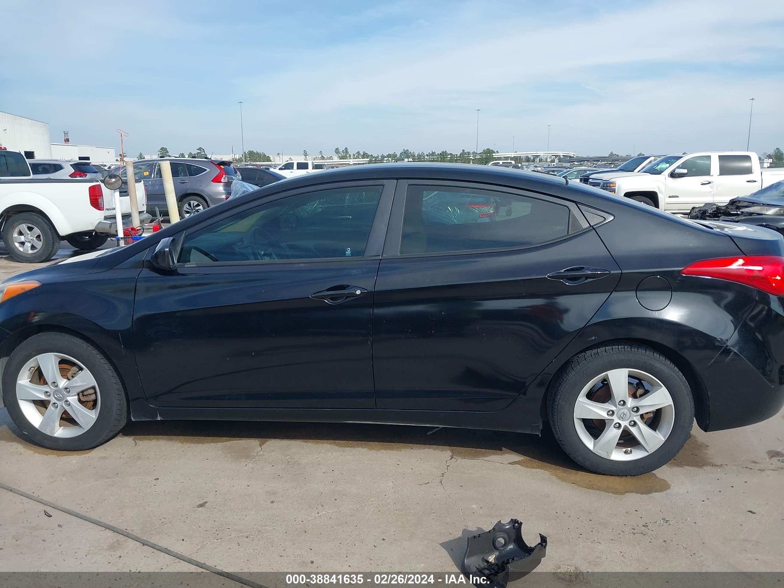 Photo 14 VIN: KMHDH4AE6BU116953 - HYUNDAI ELANTRA 