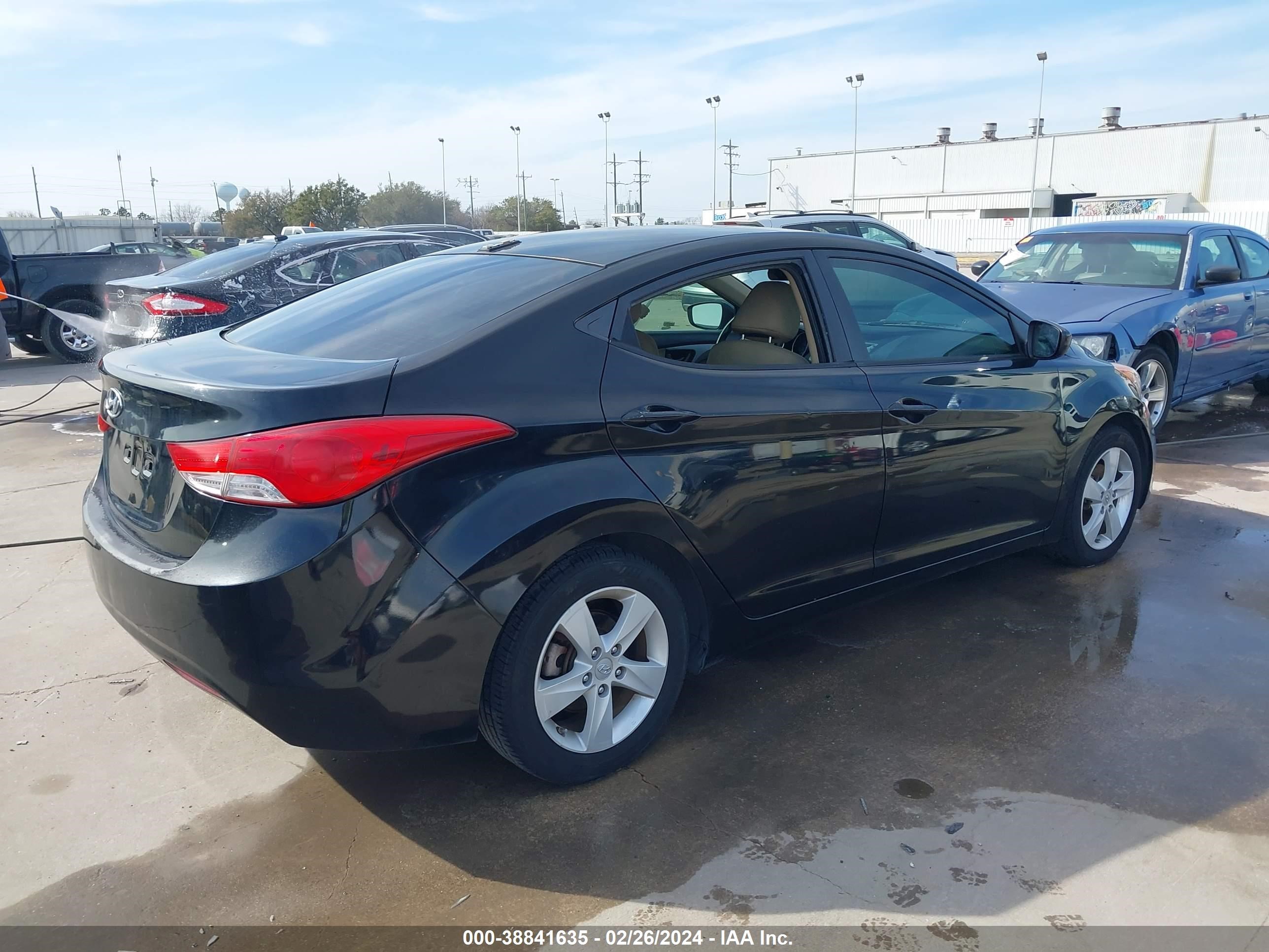 Photo 3 VIN: KMHDH4AE6BU116953 - HYUNDAI ELANTRA 